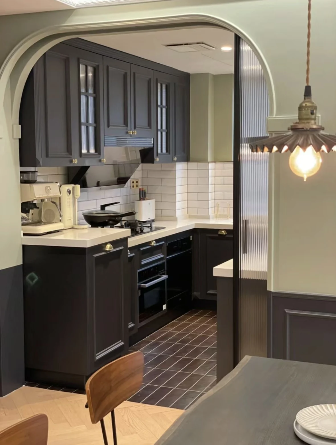 Retractable Aluminum Metal Gate Anti-Throttle Kitchen Sliding Door for Outdoor Use Manual Control Opening Pattern Glass Door