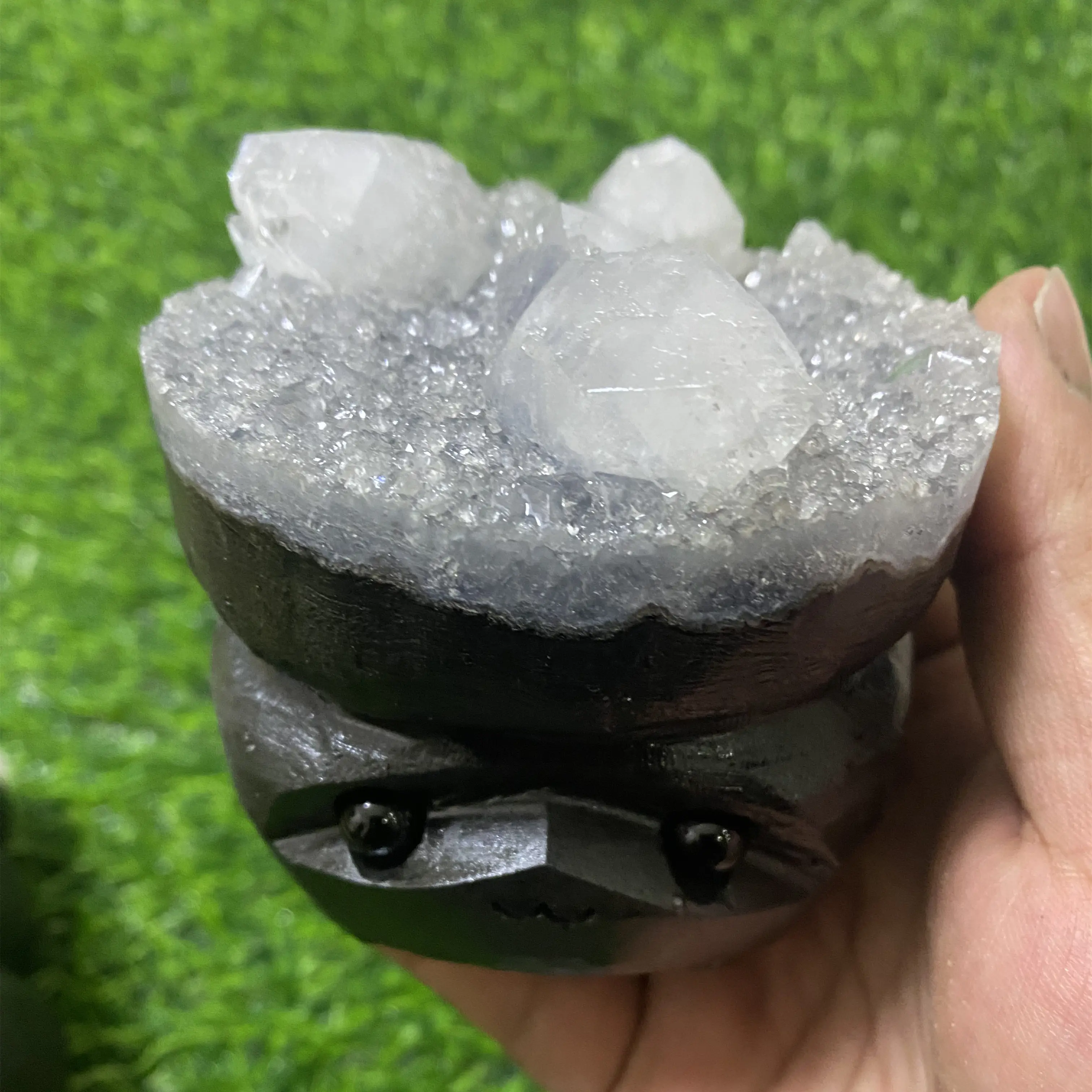 Wholesale bulk natural feng shui high quality apophyllite stone hedgehog figurine for decorations