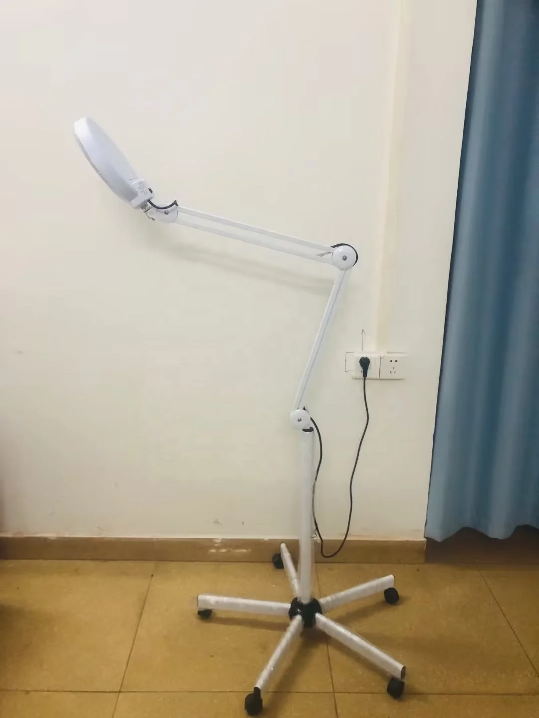 Mass Production Top Quality Magnifying Mirror with Light Lamp  Tattoo Embroidery  Magnifier Floor Lamp