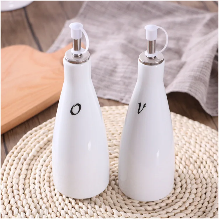 OEM&ODM Nordic Smooth Surface  Custom  Luxury Restaurant Ceramic White Olive Oil Bottles  With Wooden Cork lid  Wholesale