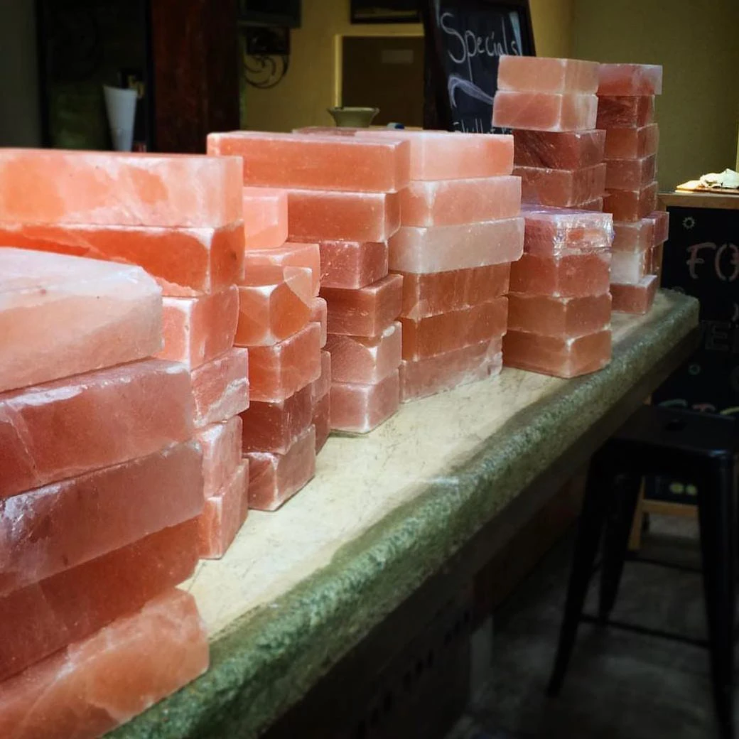 Himalayan Salt Blocks Spa Room Salt Tiles Natural Craft Real Estate Construction 20*10*5cm Himalaya Salt Bricks from China