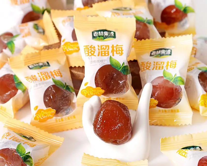 Деликатный внешний вид, вкусные и освежающие сухие фрукты, сливы, сливы после еды