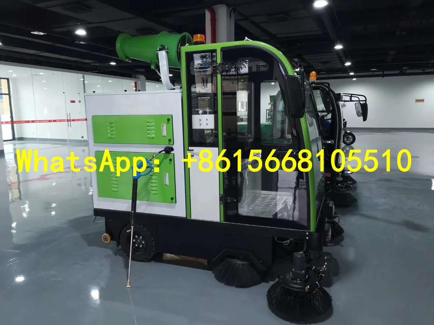 Road floor driving sweeper machine fully enclosed road sweeper Sweeping vacuuming  water spray automatic cleaning machine
