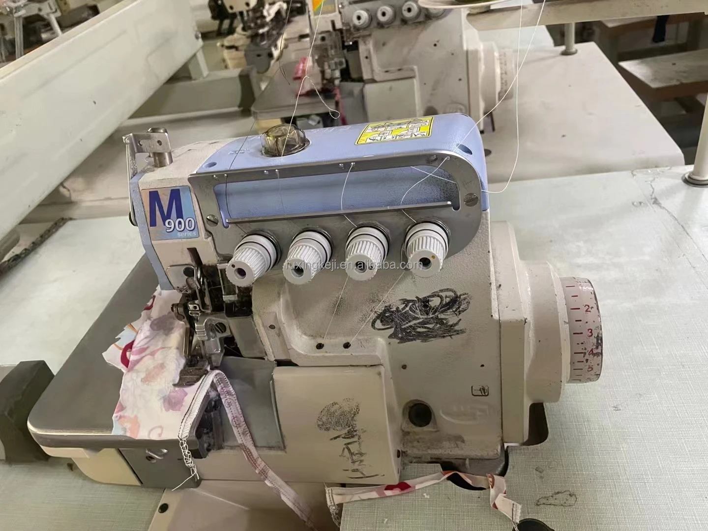 Used pegasus M900 5 thread overlock sewing machine overlocker industrial clothing heavy weight material  sewing machine