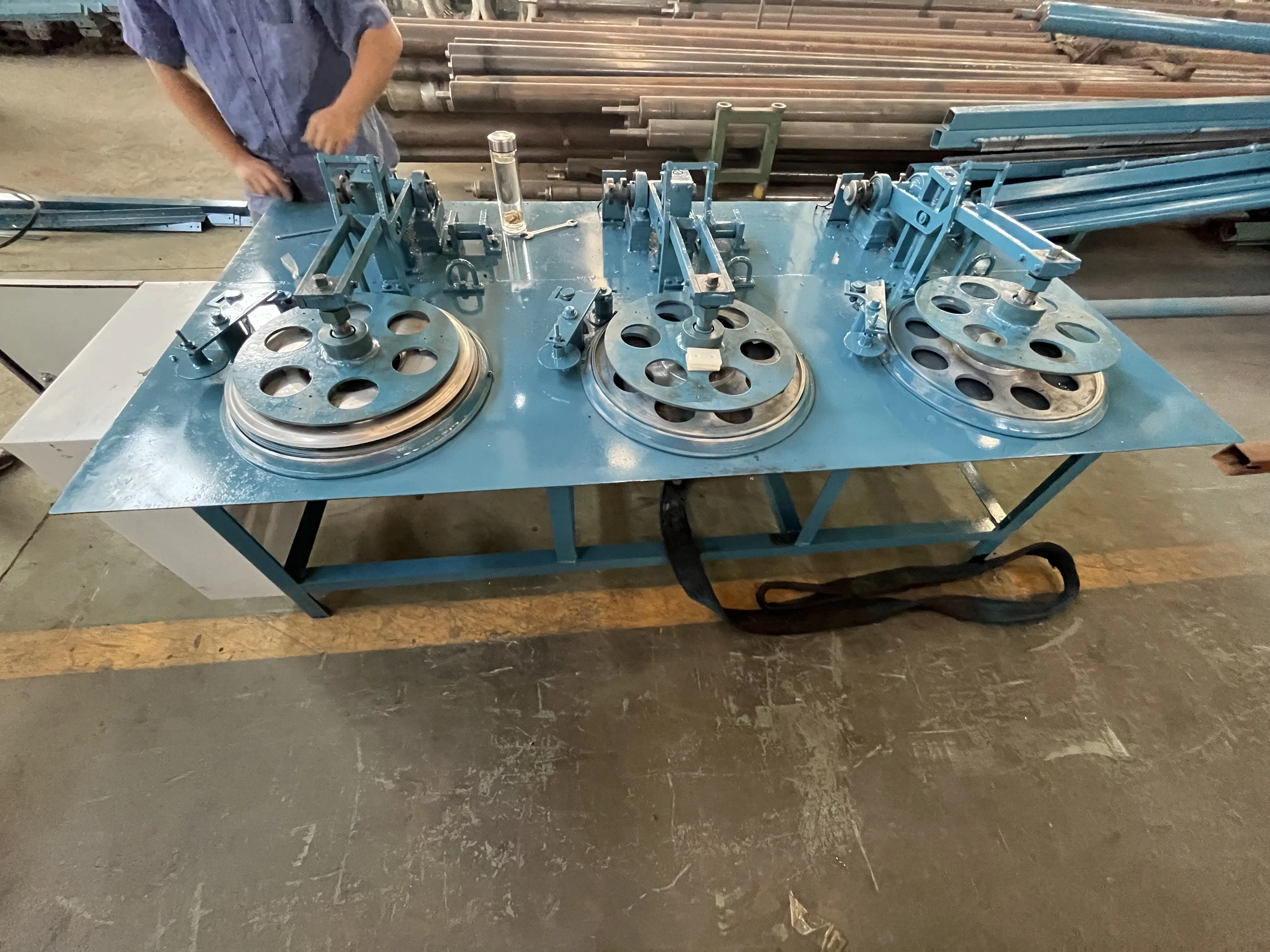 57mm pitch with Aluminium shuttles with 425mm spool net making machine