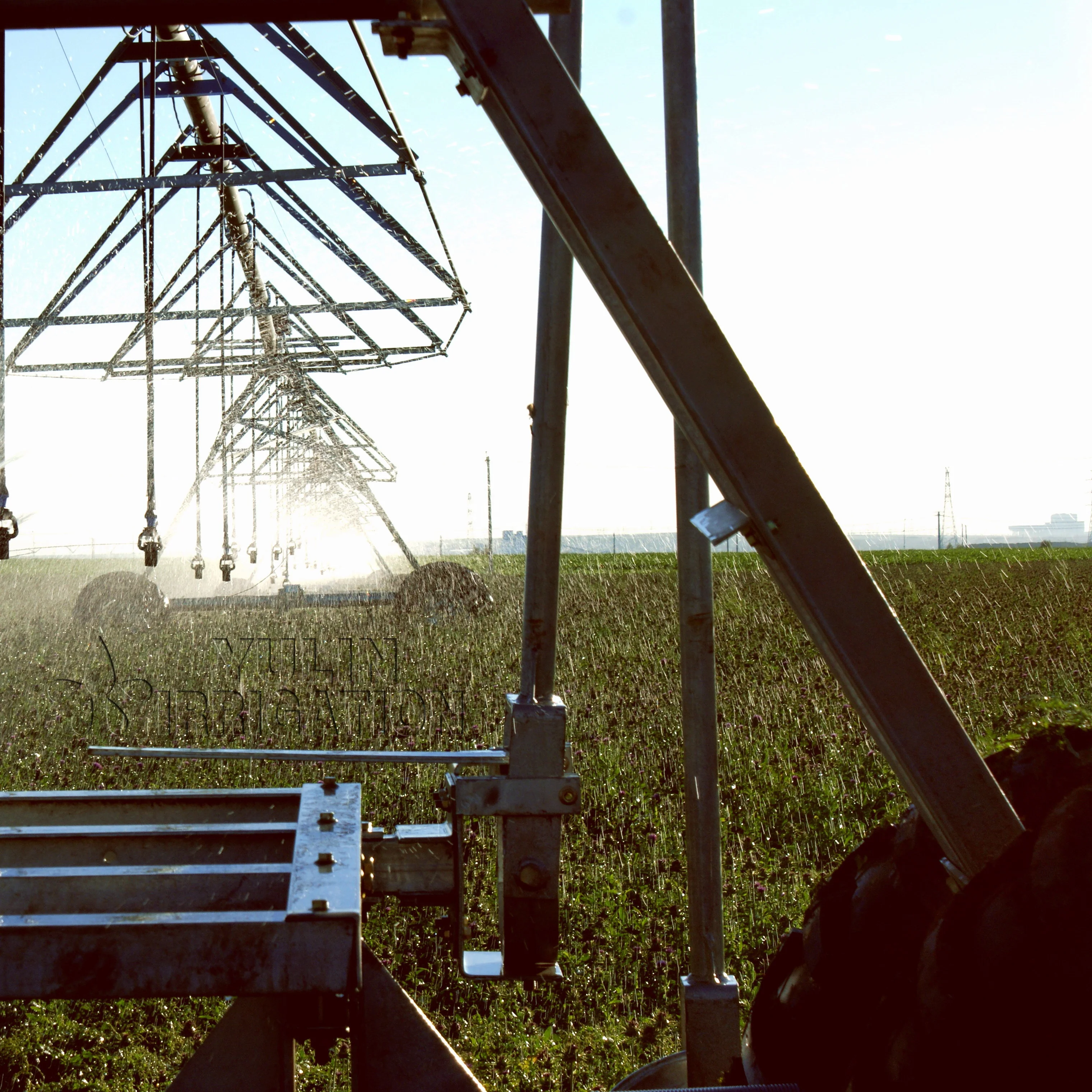 Lateral Move Four Wheel Linear and Rotating Irrigation System of Agriculture Machinery Equipment From China