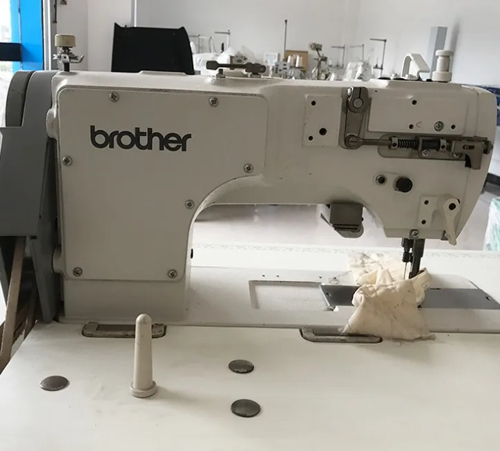Second-hand Brother T-8450C double-needle corner stitch industrial sewing machine suitable for thin, medium and thick materials