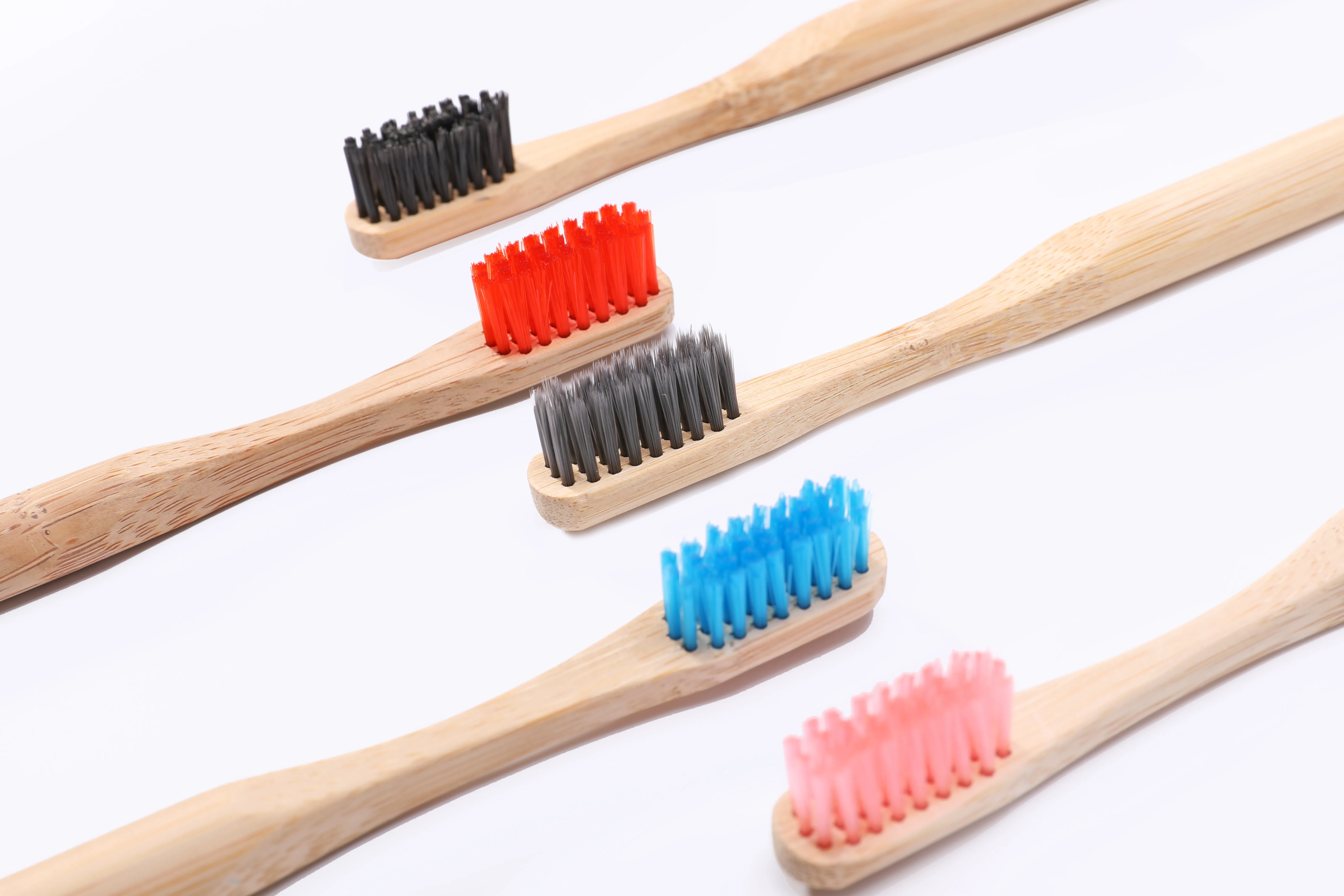 Custom Design Cheap Reusable Bulk Toiletries  Round Head Hotel Use Medium Bamboo Toothbrush for Travel