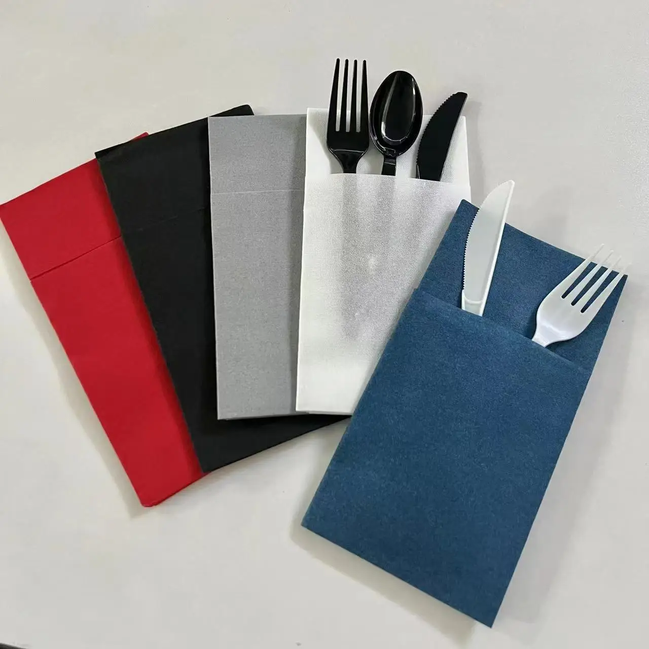 Производитель, роскошный сложенный обеденный стол без пыли, китайские черные салфетки из льна и хлопка с логотипом