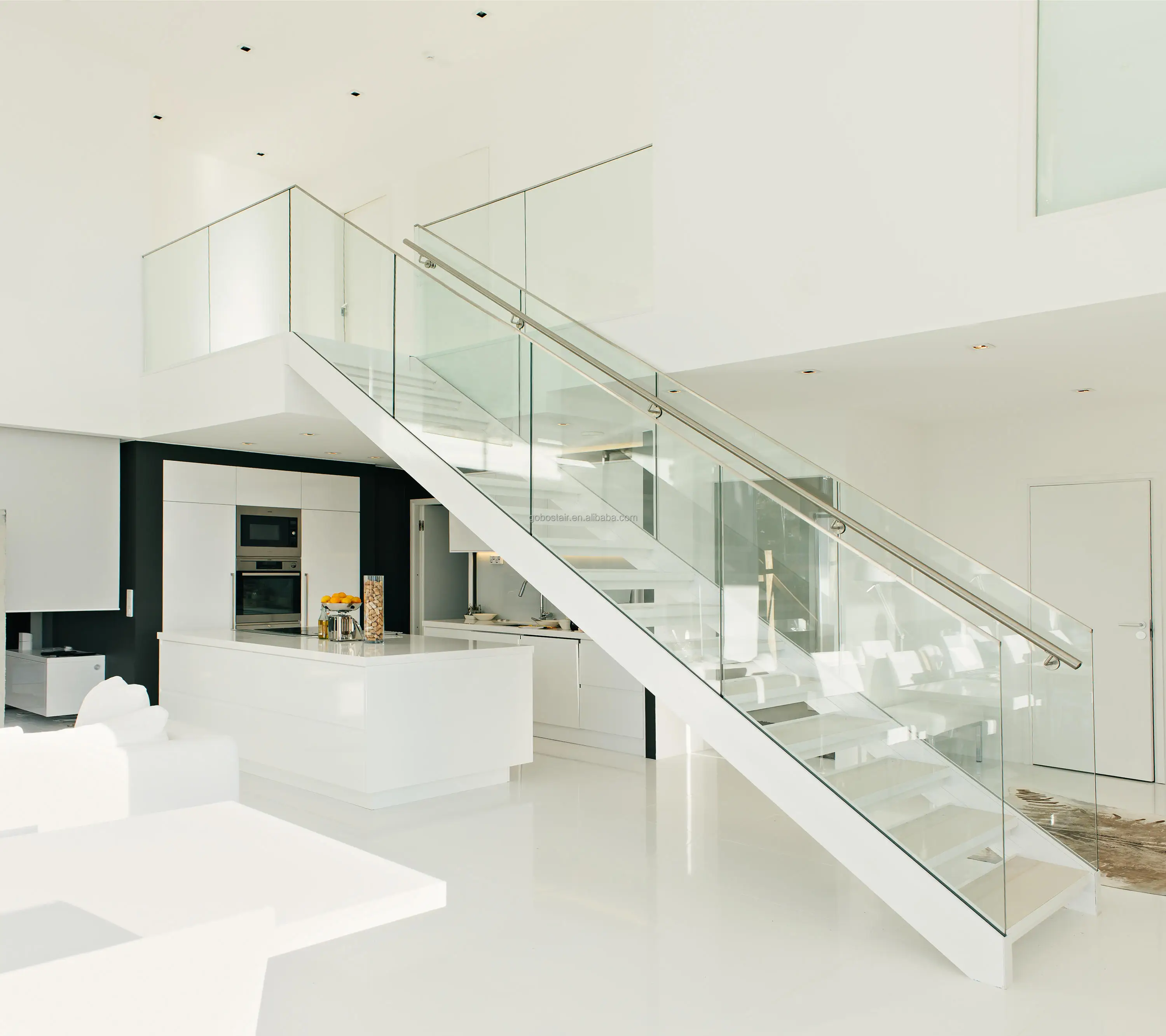 Top Quality Steel Straight Staircase Oak Solid Tread Glass Railing Wooden Handrail Post Bracket Outdoor Floating Stair