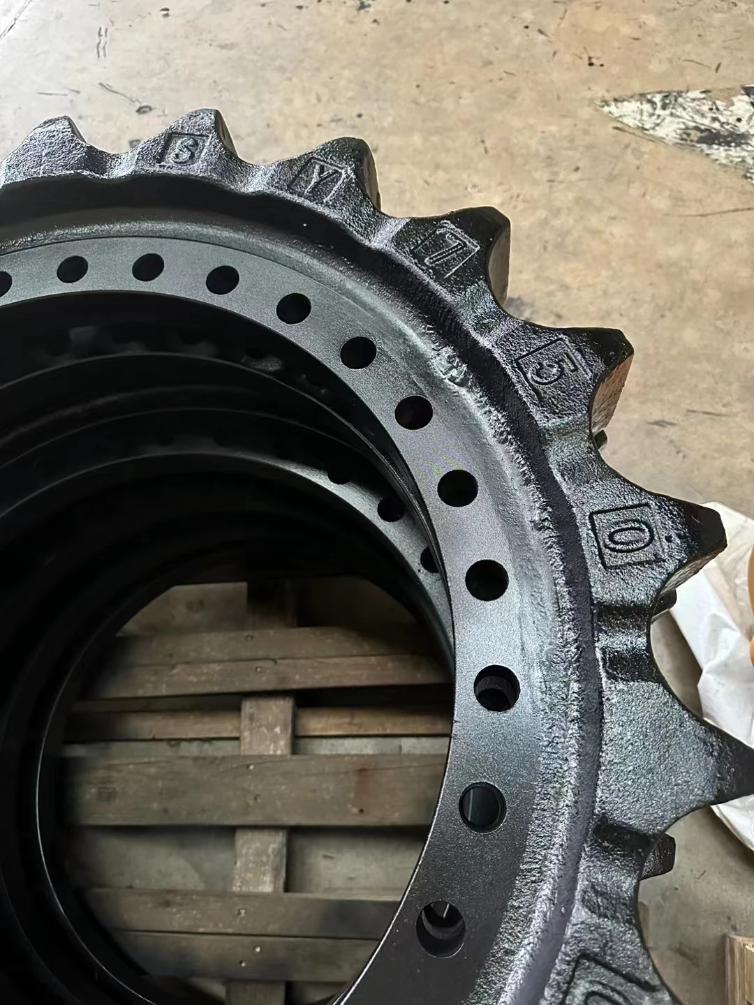 Bulldozer Roller Chain Sprocket  Drive Sprocket for Rubber Track Undercarriage Parts Excavator Sprocket