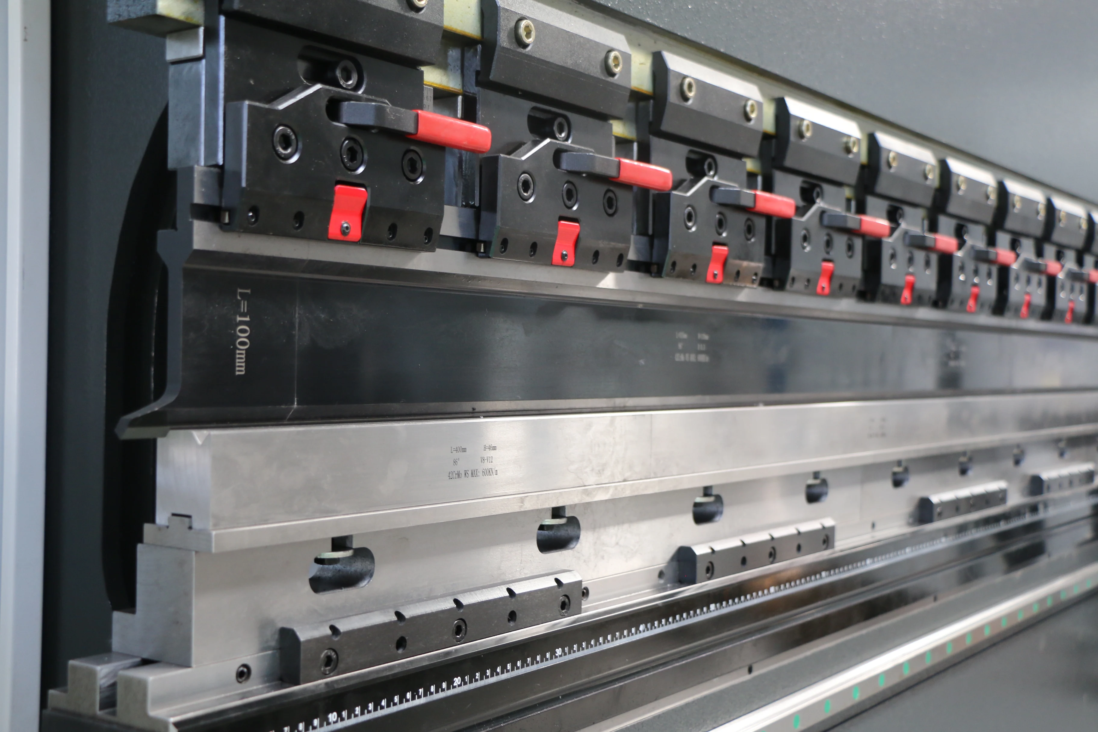8 + 1 Ось DELEM DA66T контроллер HPB- 220Ton3200 листовой металл Cnc гибочный станок для