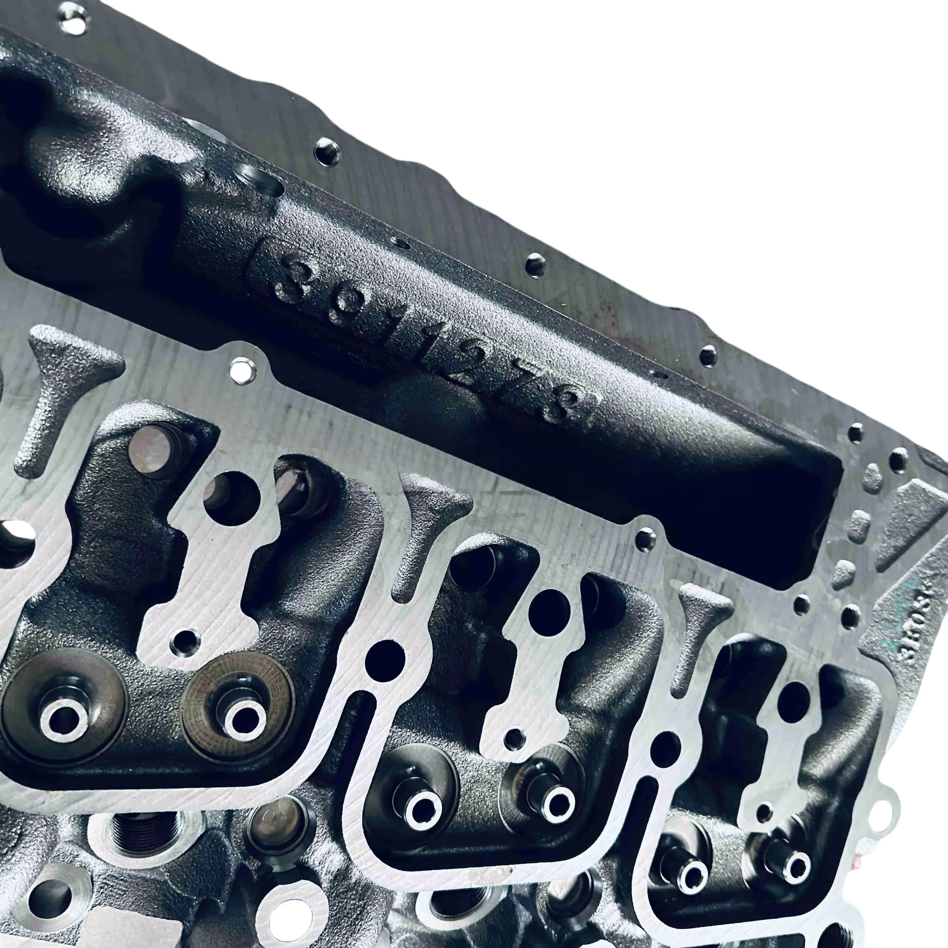 Cylinder head for Cummins 6BT 6BT5.9 6D102 3966454 3967458 3938656 3925400 Construction Machinery part diesel engine spare parts