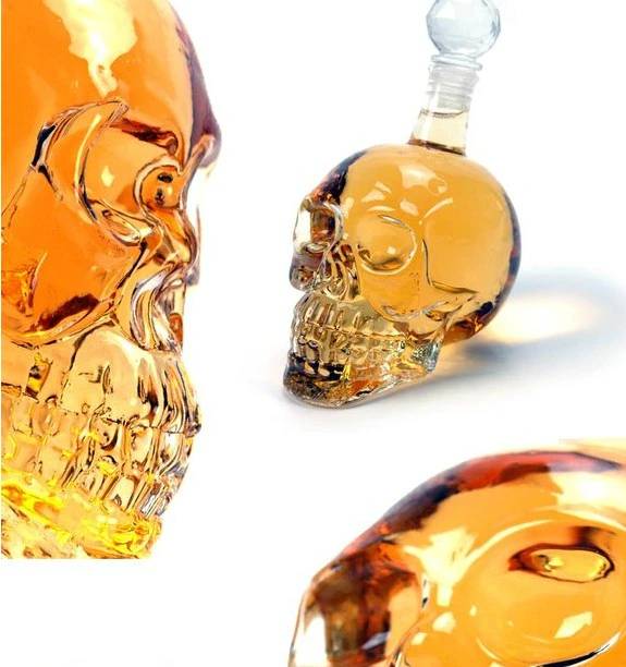 Wholesale Glass Whiskey Decanter 740ML Hot Sell Skull Shape Decanter Set Glass Decanter Whiskey