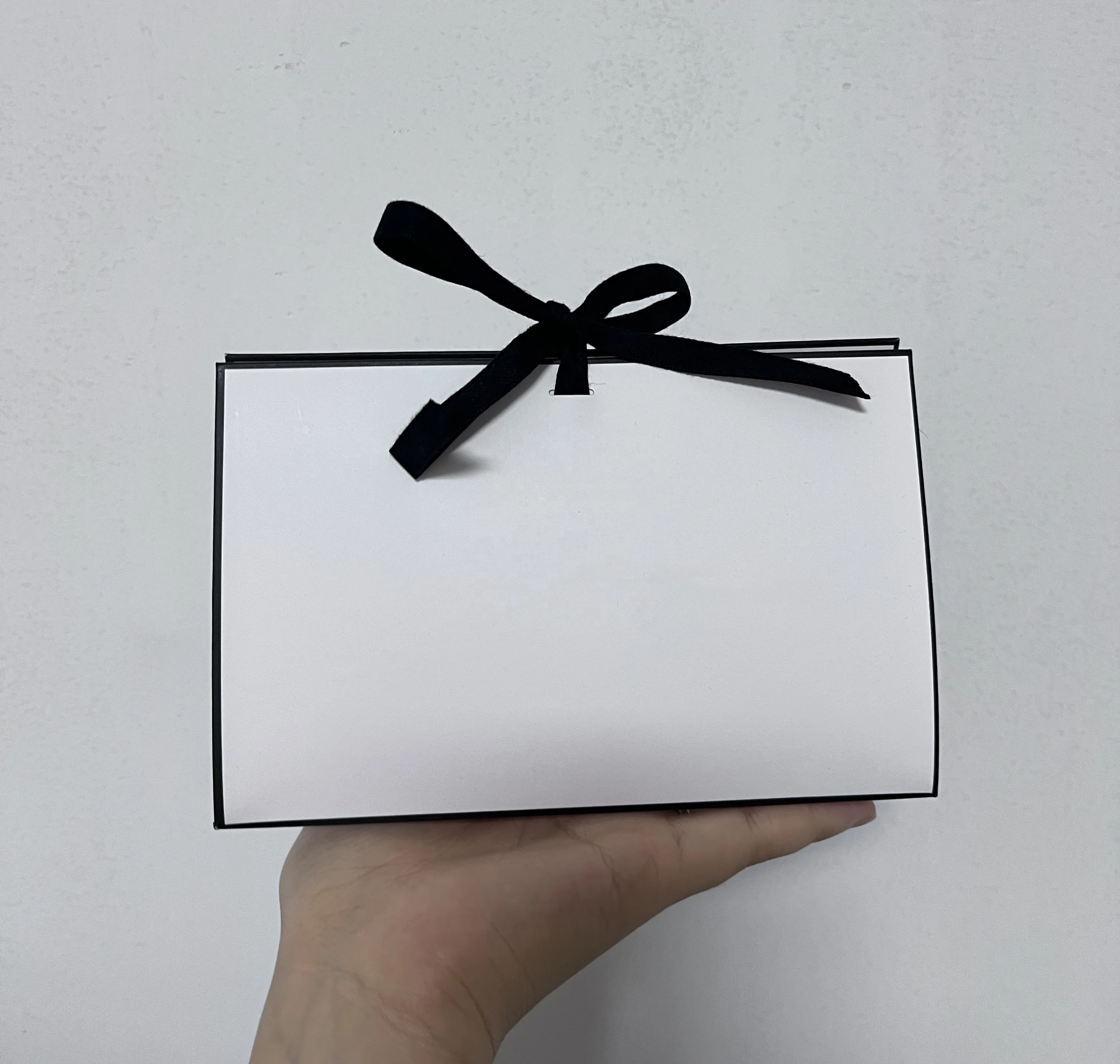 Skincare cream packaging bags new design paper bags luxury gift packing bags for perfume