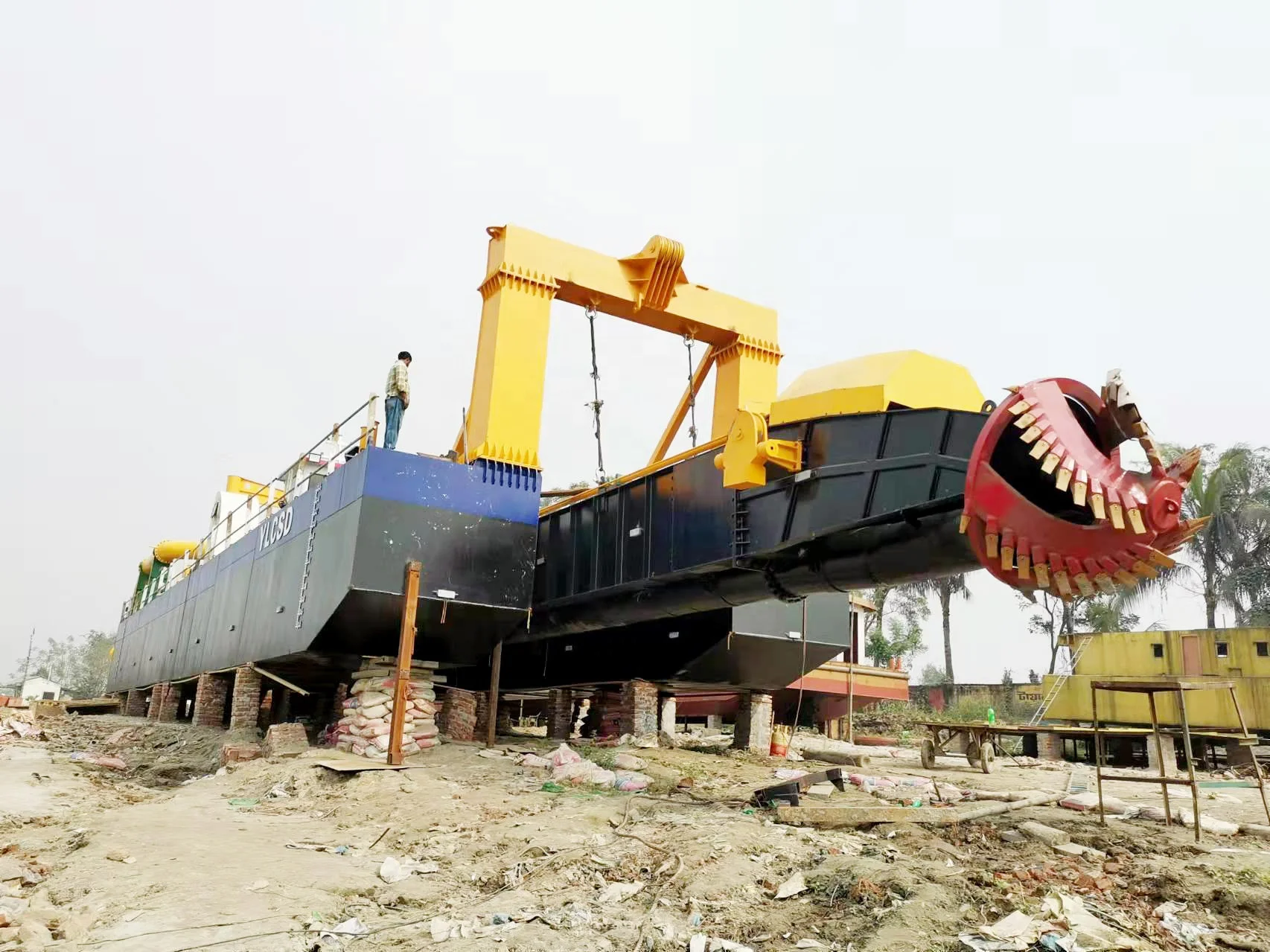 China Made 3500cube/hour Hydraulic Cutter Suction Dredger for Port River Dredging