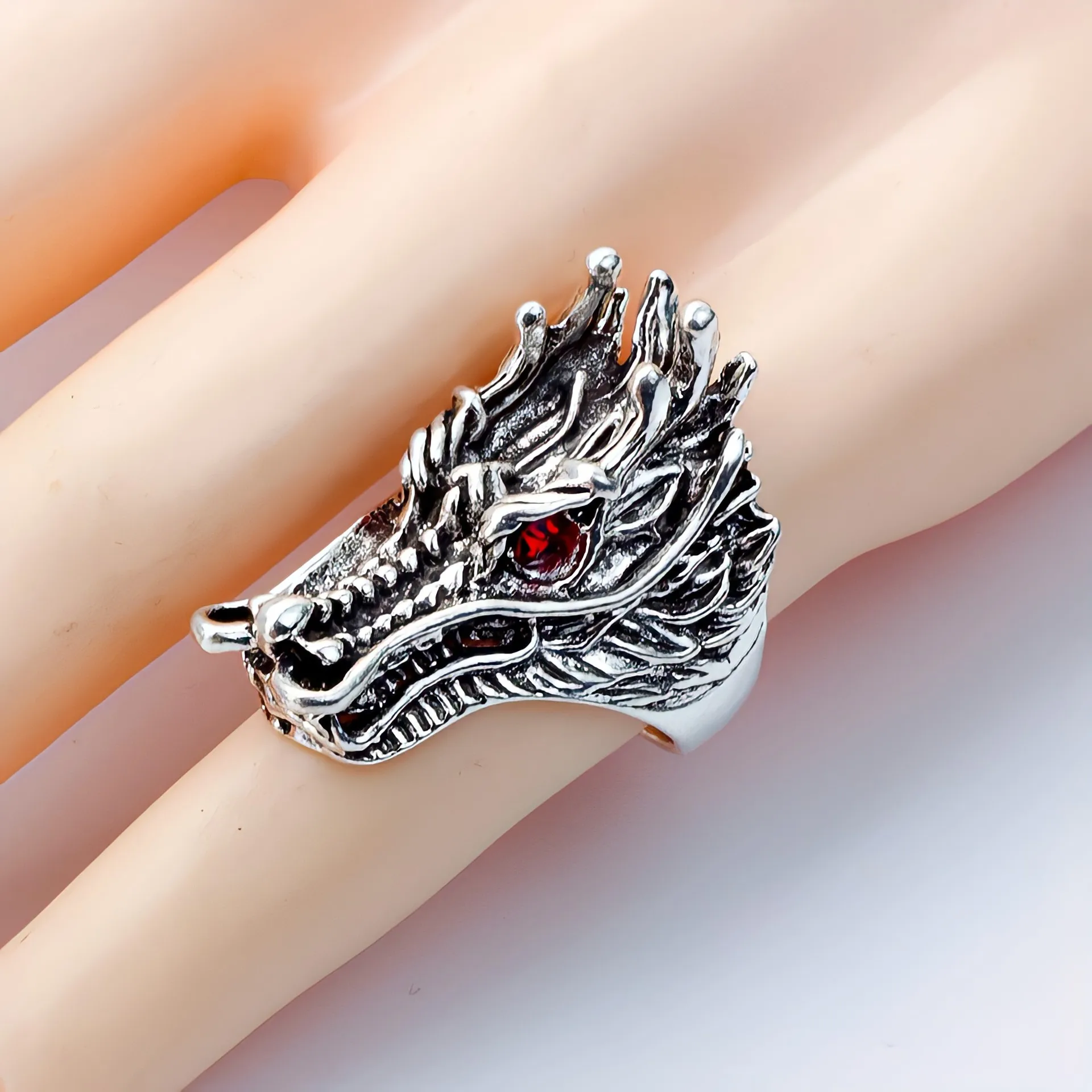 European American Inlay Diamond Ring Gothic Red Eye Skull Ring Antique Silver Plated Rings for Men Vintage