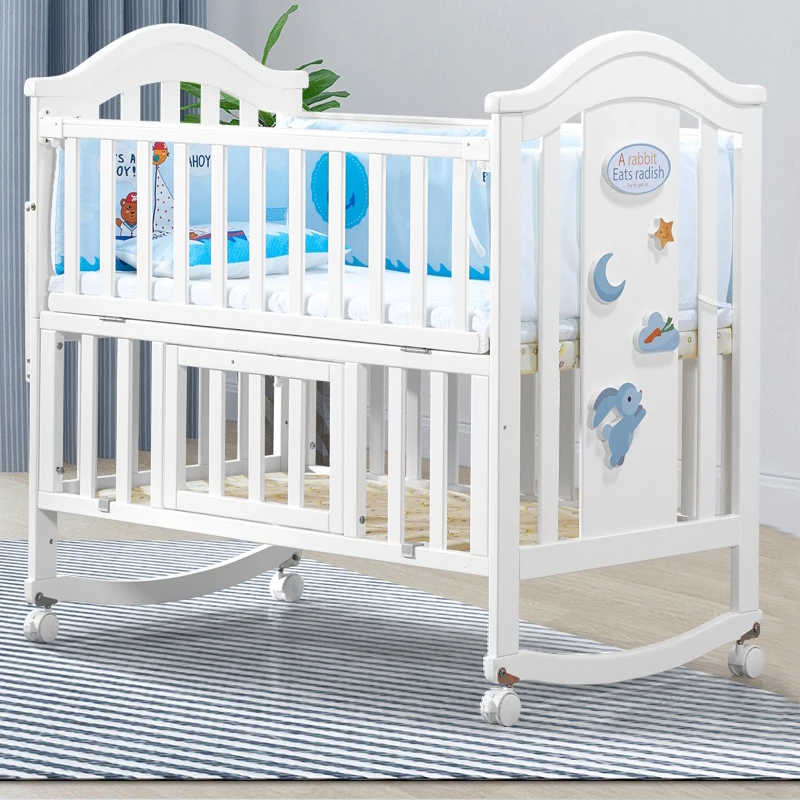 Многофункциональная портативная детская кроватка белого цвета с москитной сеткой