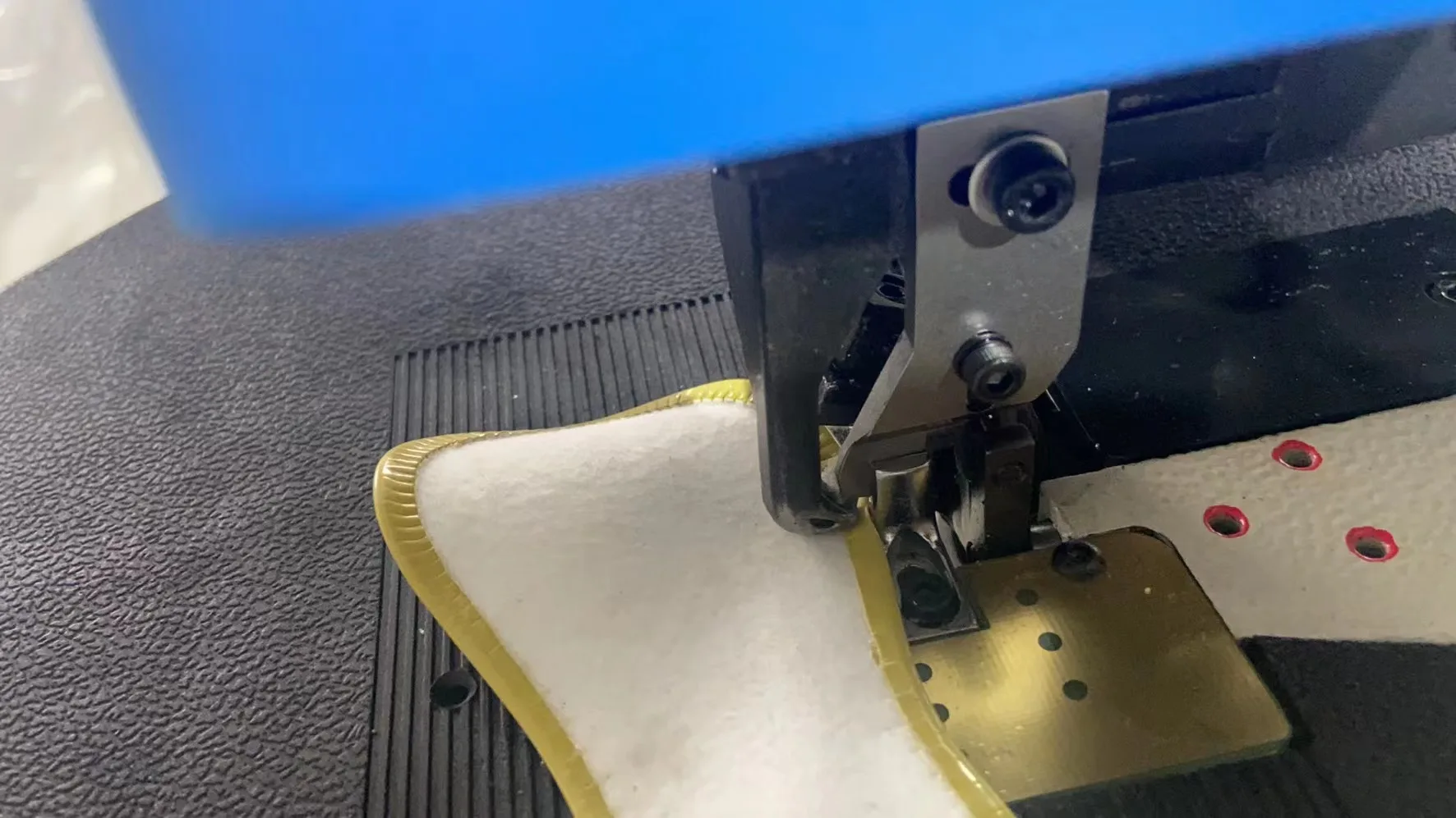 Good Britex BR-298B Leather round hot melt edge Full automatic gluing folding machine for upper bag wallet and other l