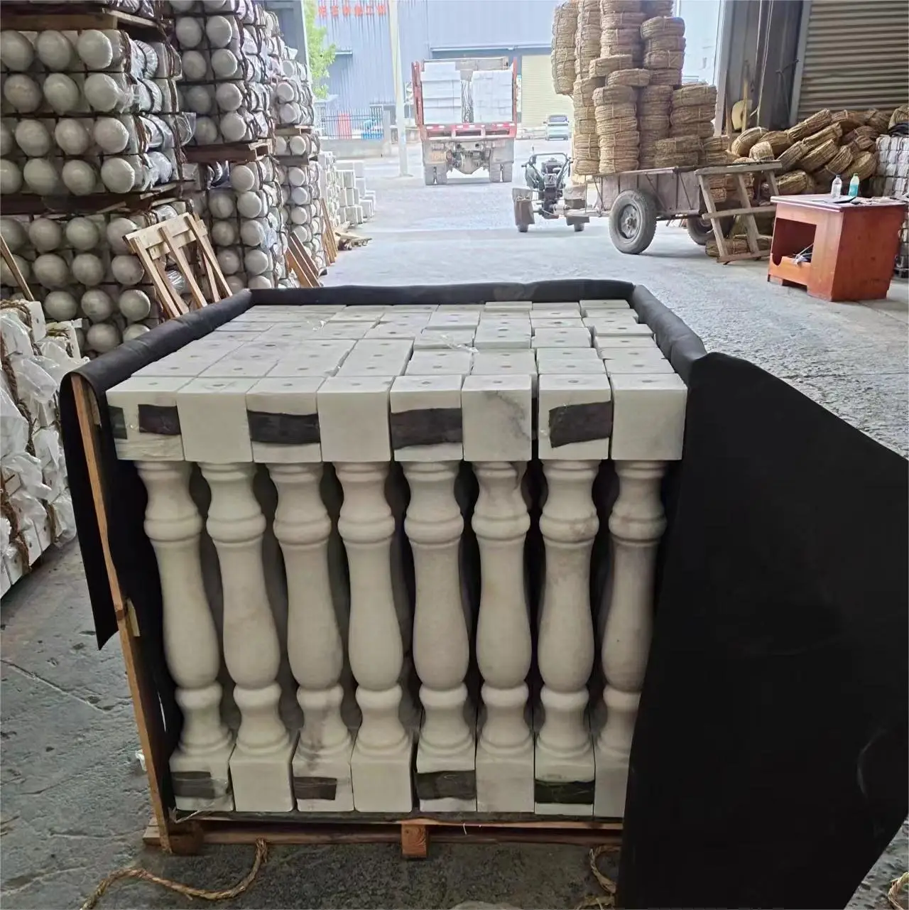 GUCI European Design Villa Decoration Carved Natural White Marble Stone Balustrade Handrail Balcony Railing