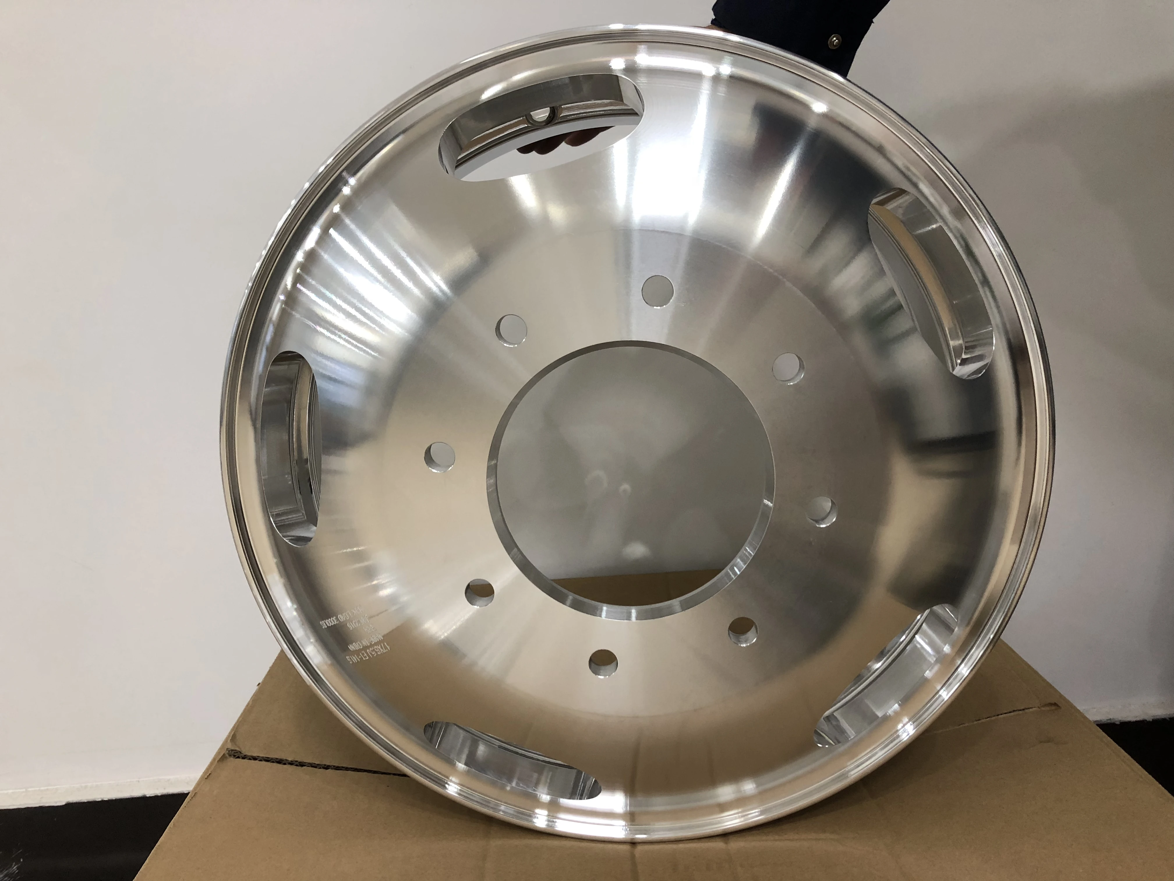 Hand truck wheel cover Hot sale 17inch commercial truck light fashion design 6 wheel truck wheel