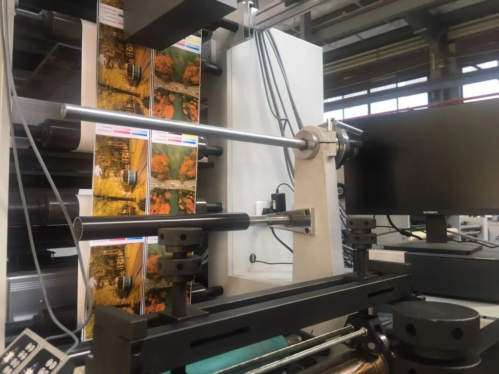 2 4 6 8  Color Adhesive Label Tape Printing Machine Roll to Roll