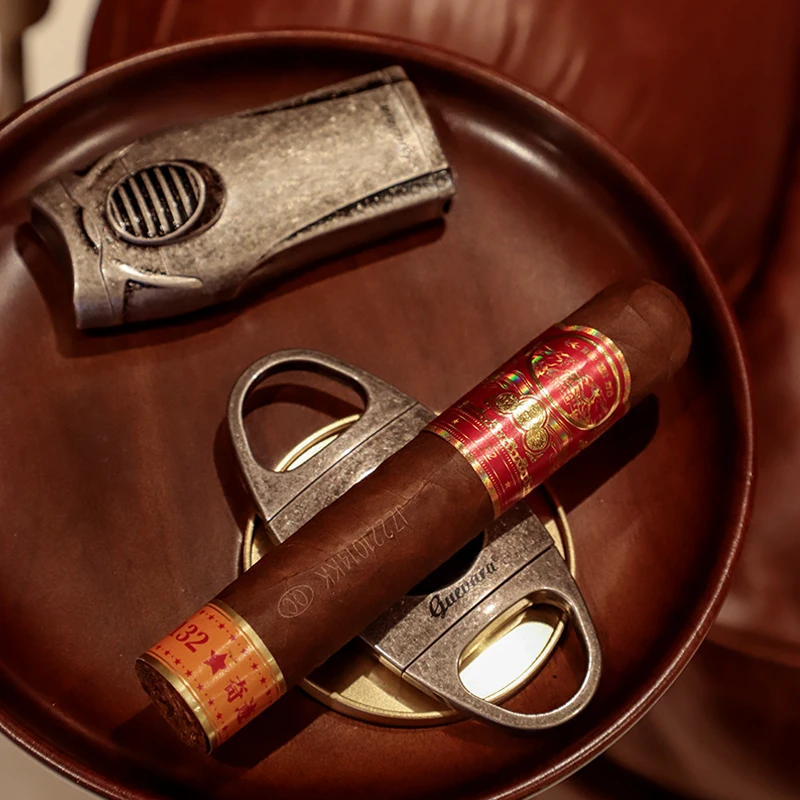 New Guevara Cigar Gift Sets Cigar Cutter with Stand and Cigarettes Smoking Lighters