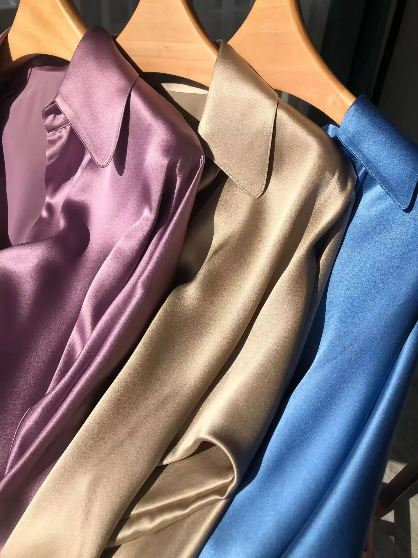 Birdtree 20Mm Women Silk Blouses 100%Real Silk V Neck Bat Sleeves Sandy Wash Chic Shirts 2023 New Spring Autumn  T36731QMY