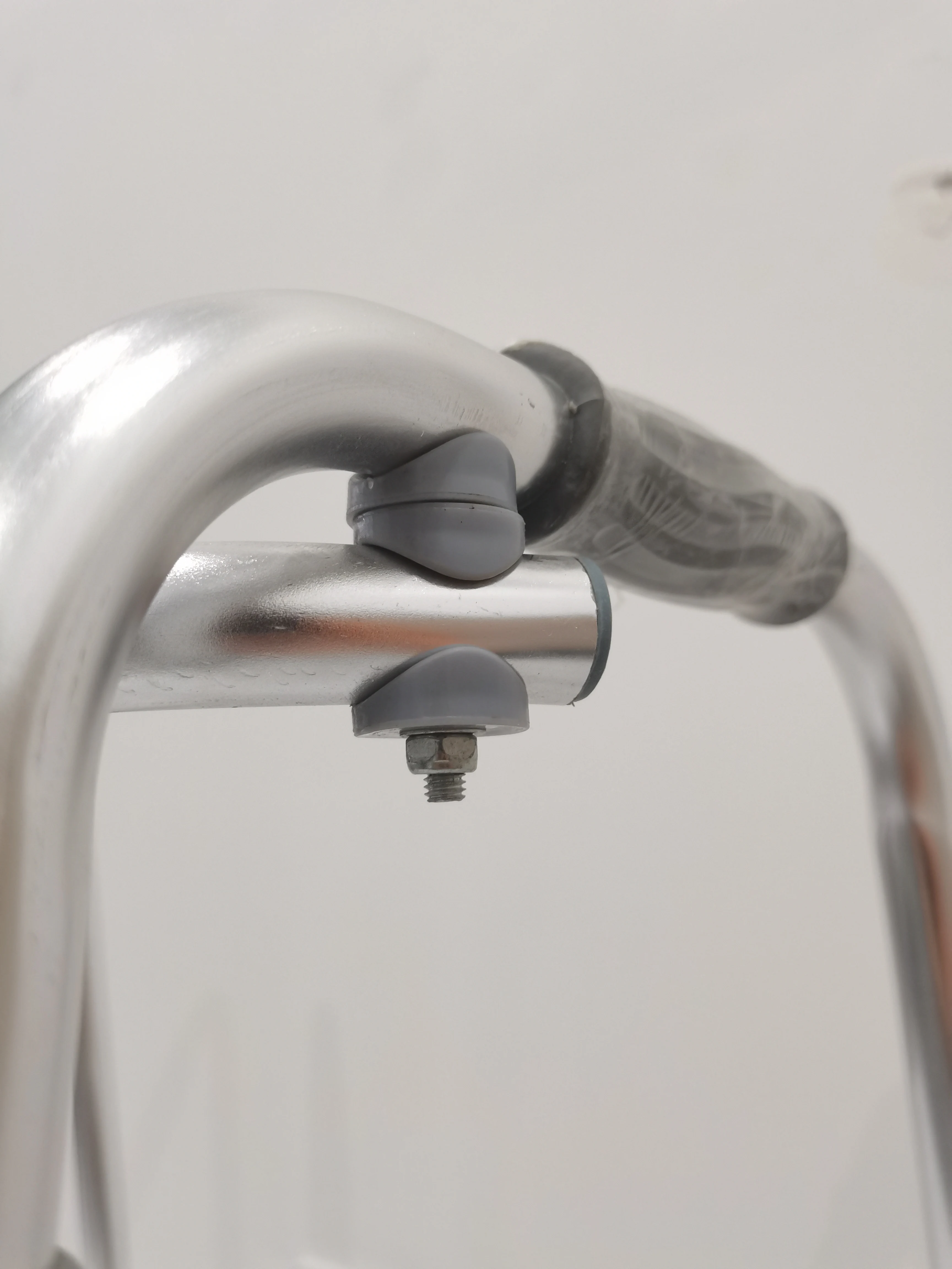 Customized Medical Rehabilitation Training Equipment Aluminum Alloy PE Plastic Lightweight Walkers Walking Upright Mobility Aid