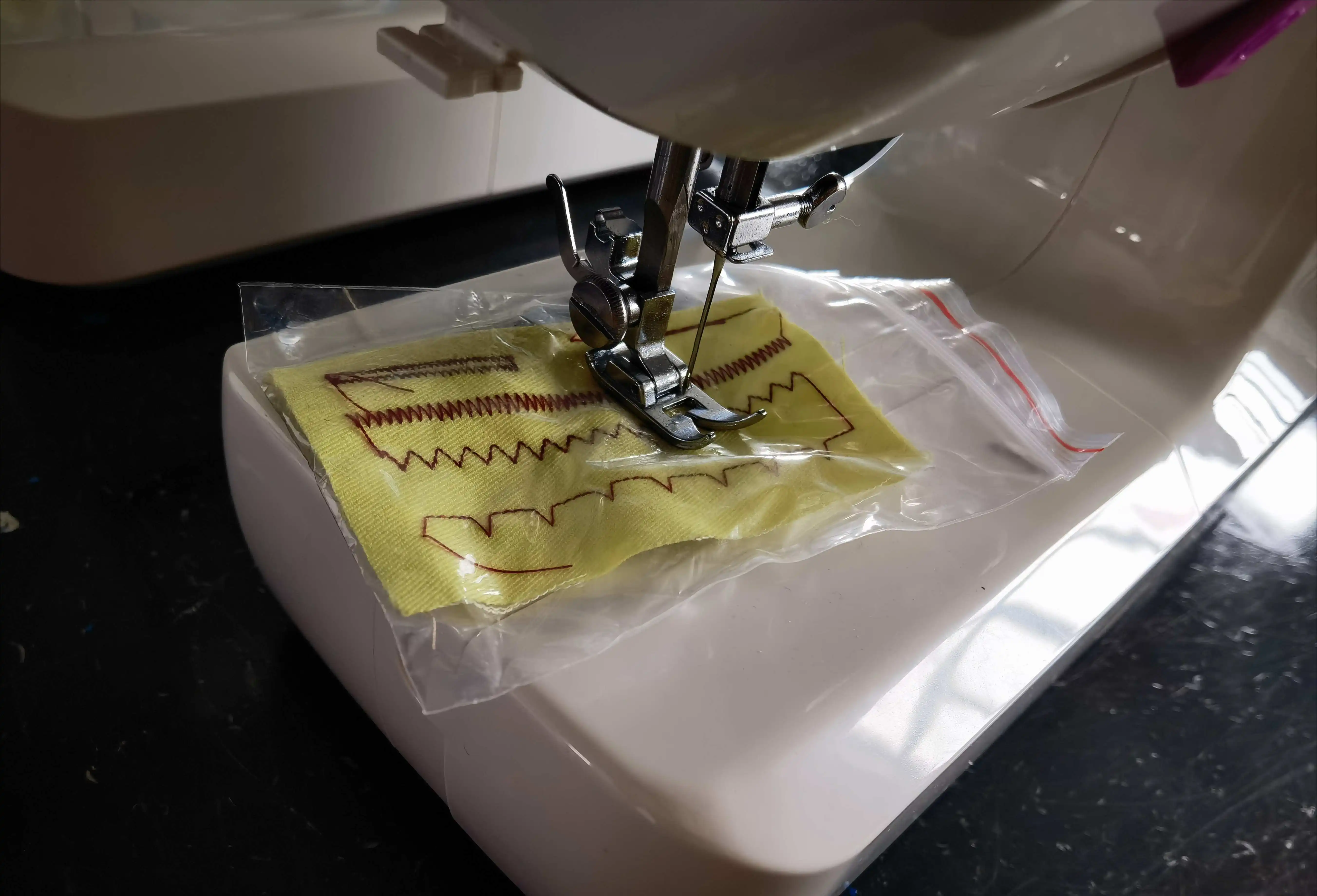 ZY6101 Maquina de Coser Domestica y de Hogar Multifuncion