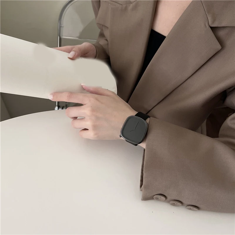 Trendy Simple Black Tech-inspired Non-mechanical Silent Quartz Watch diver watch