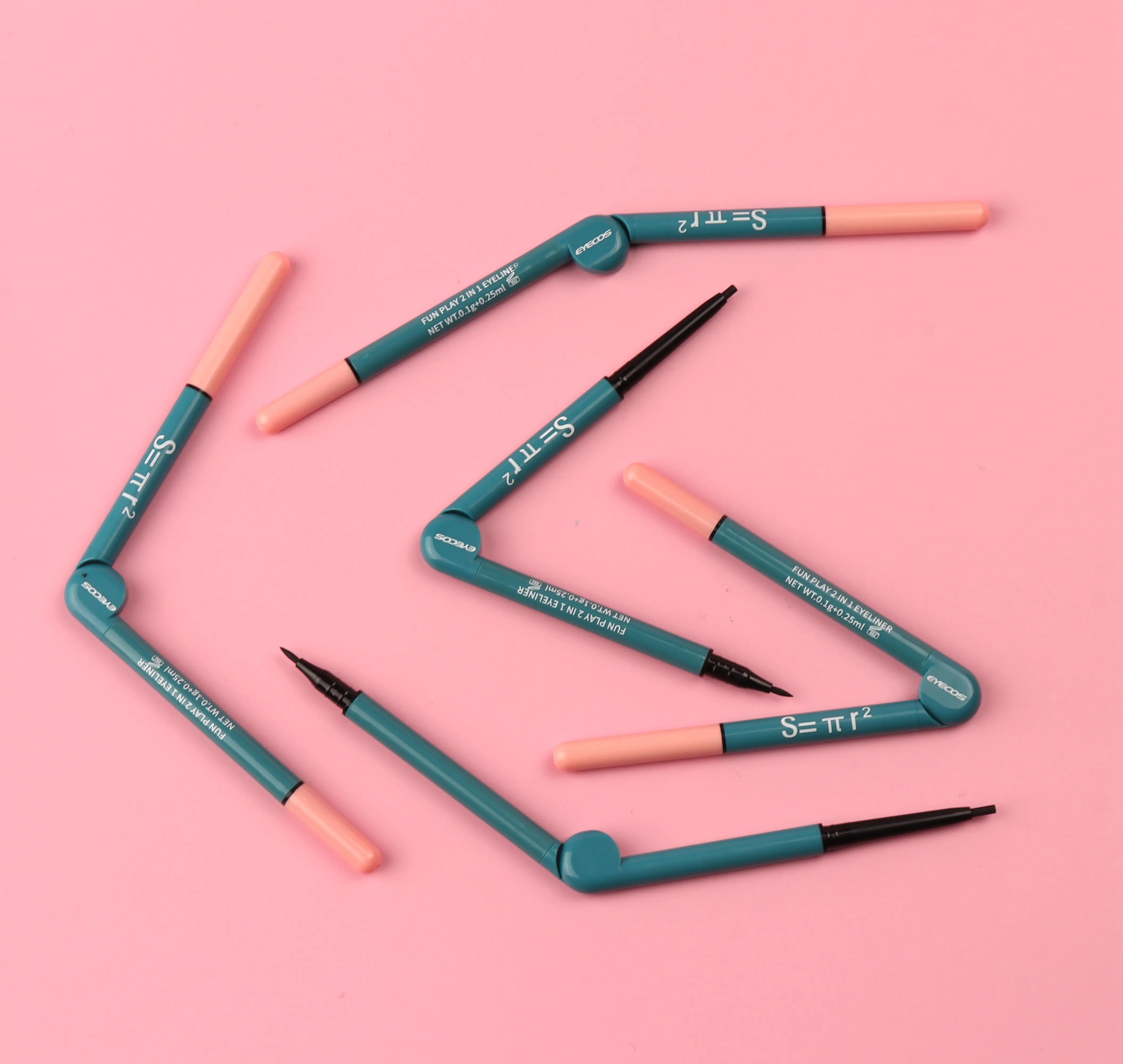 Dry & Wet Black A two-in-one eyeliner and eyebrow you can play with