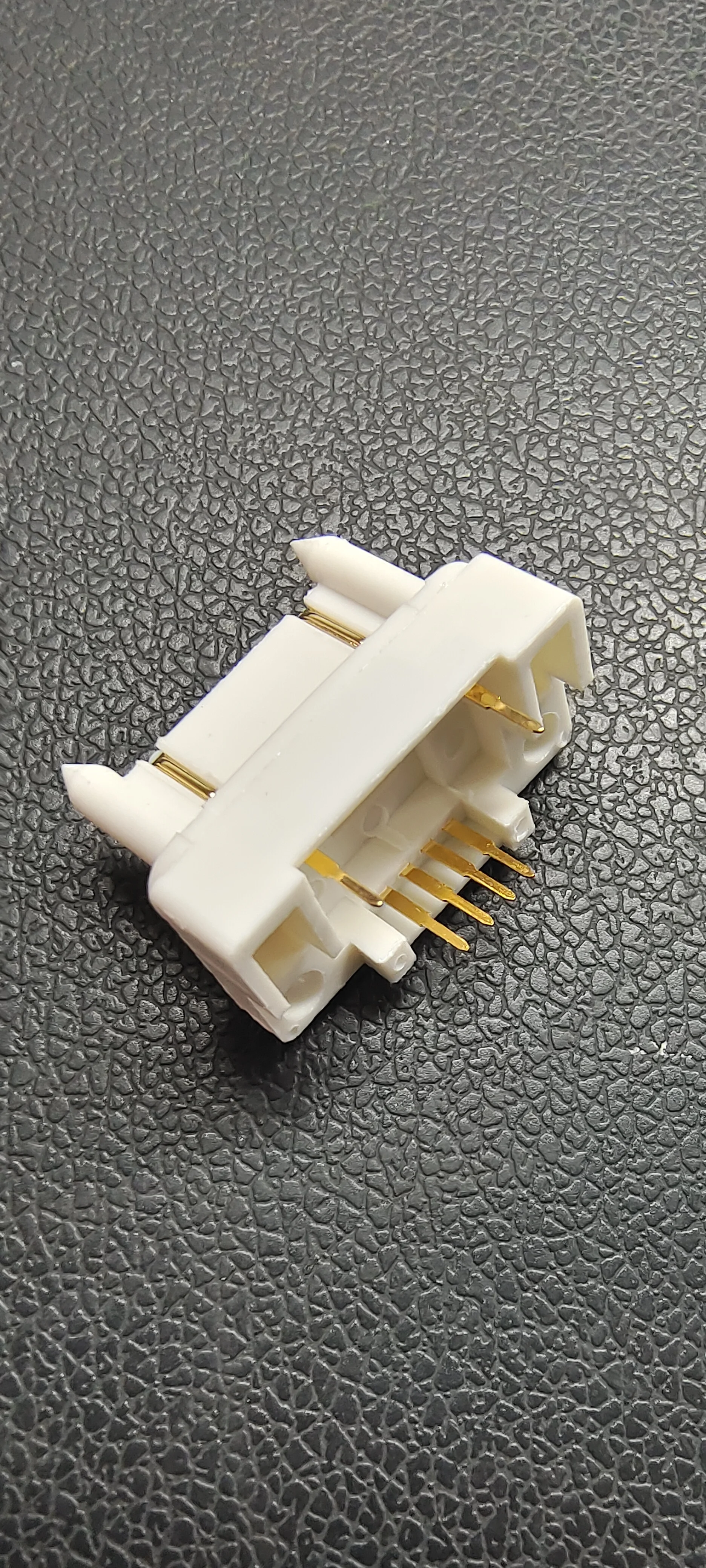 Good Quality Gold Plated Brass PA66 Press Fit Element Pcb wire to board Connector Panel Mount Connector Pcb for Automotive