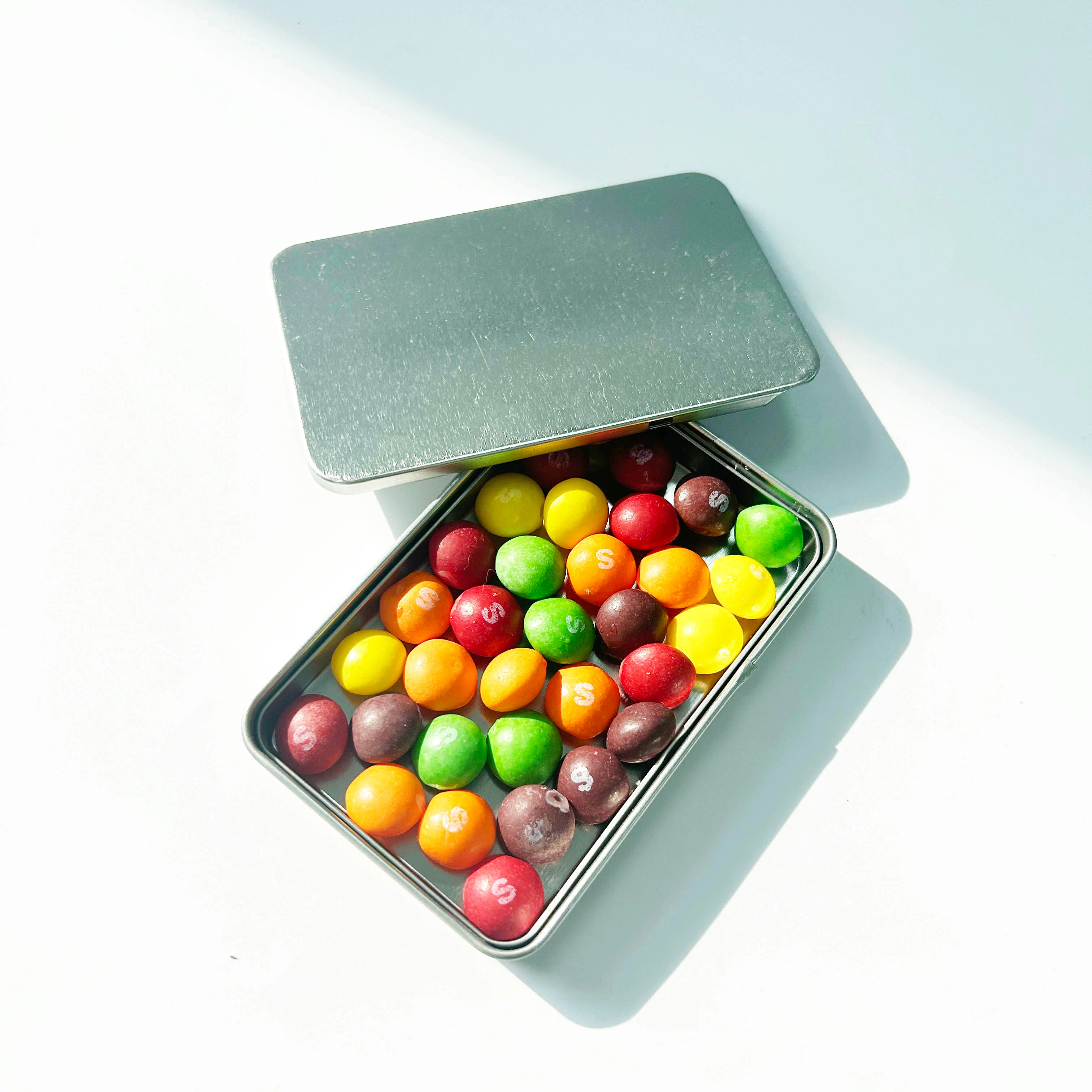 Child Proof Child Resistant Tin Box Pre Rolls Metal Tinplate with Slide Lid Cap Child Buttons Lock Cr Case Can for 0.5g 1g