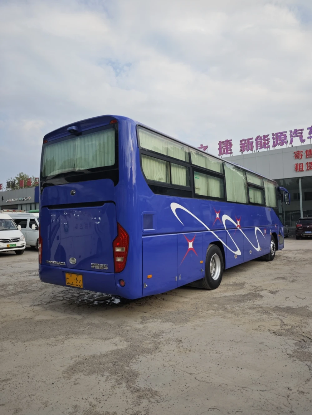 Economic Fuel Type Standard Manual Gearbox Passenger Tourism Bus 51 Seats Yu Tong Diesel Bus Used Luxury Coach Sale in China