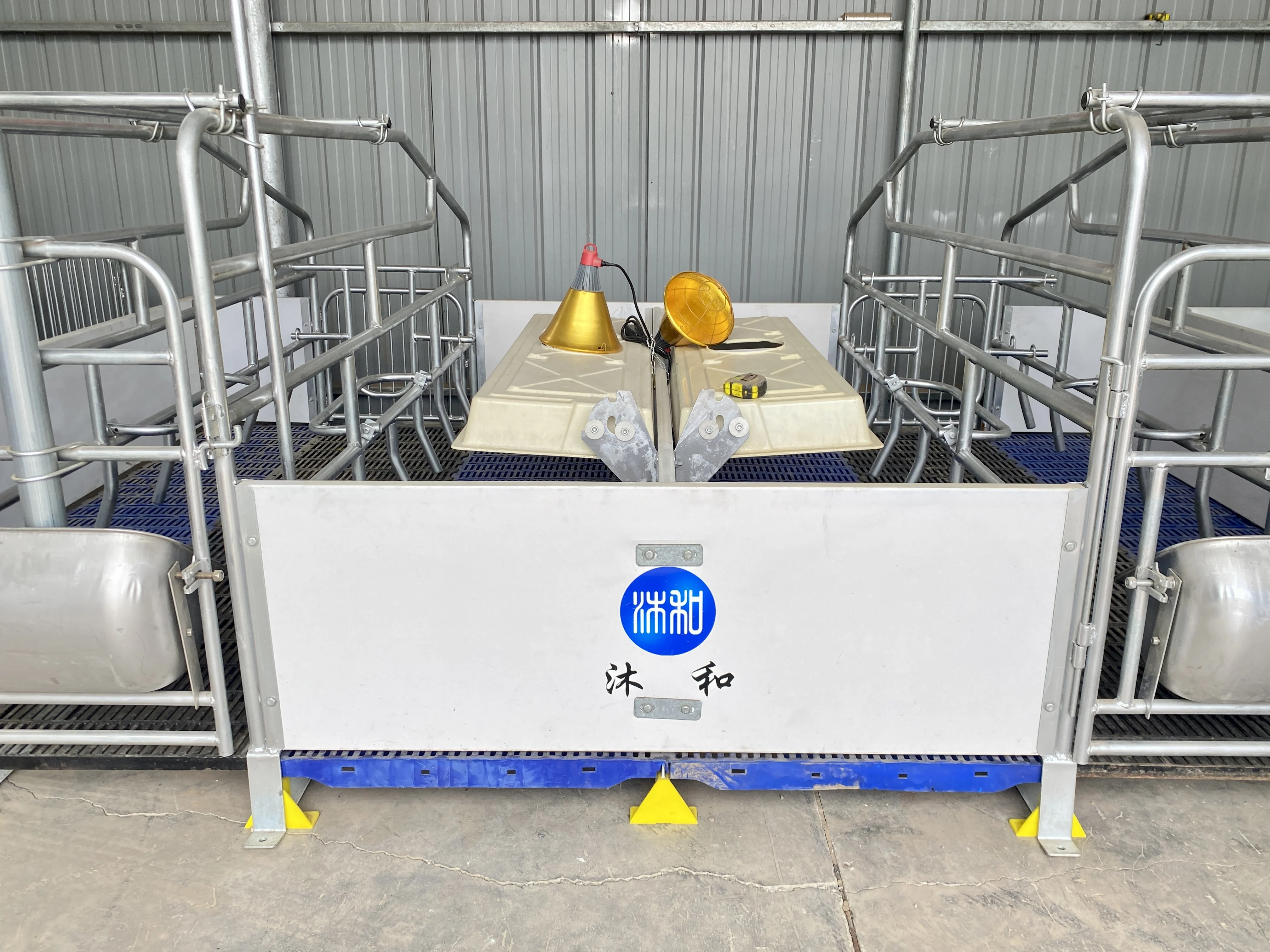 cheap sow farrowing pens pig double farrowing crates product  for sale