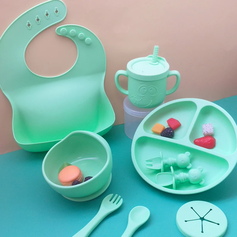 BPA Free Eco-friendly Silicone Dinner Plate and Baby Feeding Set Modern Design with Suction for Kids