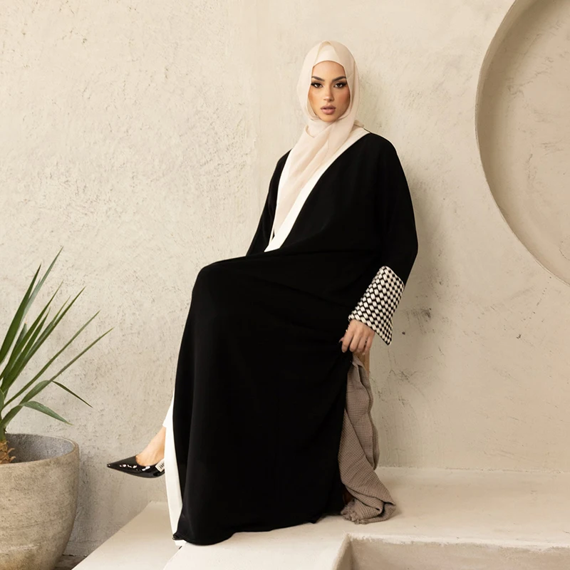 Elegant classic simple black open abaya dubai custom handmade classy cloak abaya plaid embroidery on sleeves