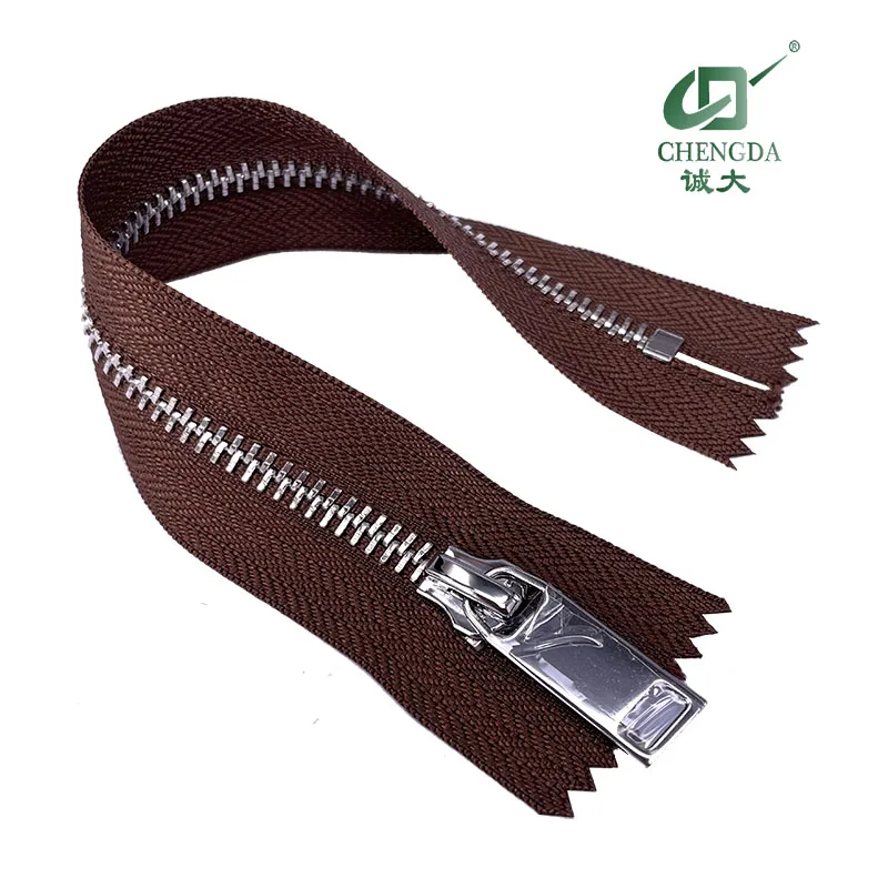 Manufacture Wholesale Price  5# customise puller  metal zipper  for clothes bag and shoes