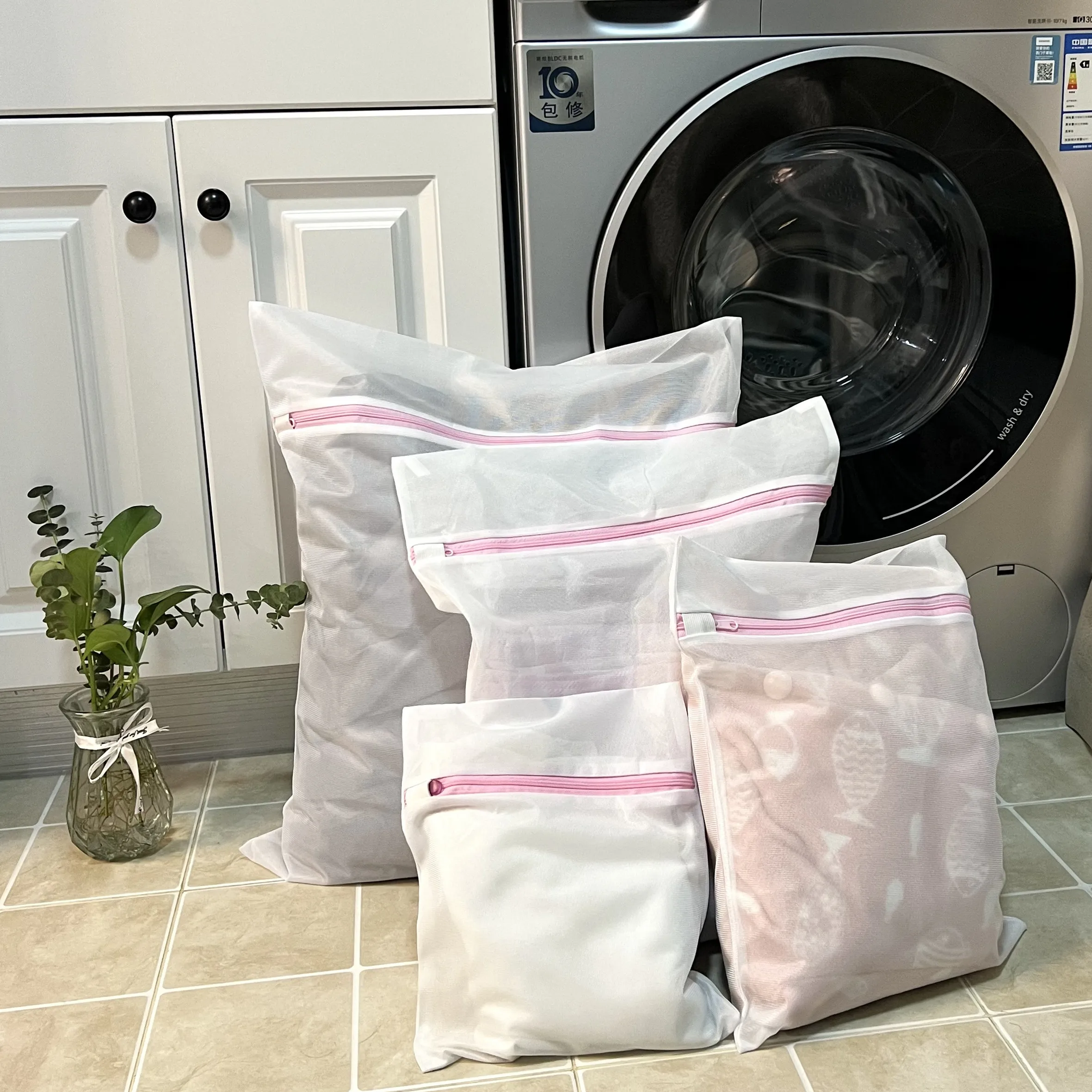Washing Laundry Bag Travel Net Polyester Fabric Clothes Protective Wash Bag Pink Zipper Fine Mesh Laundry Bag