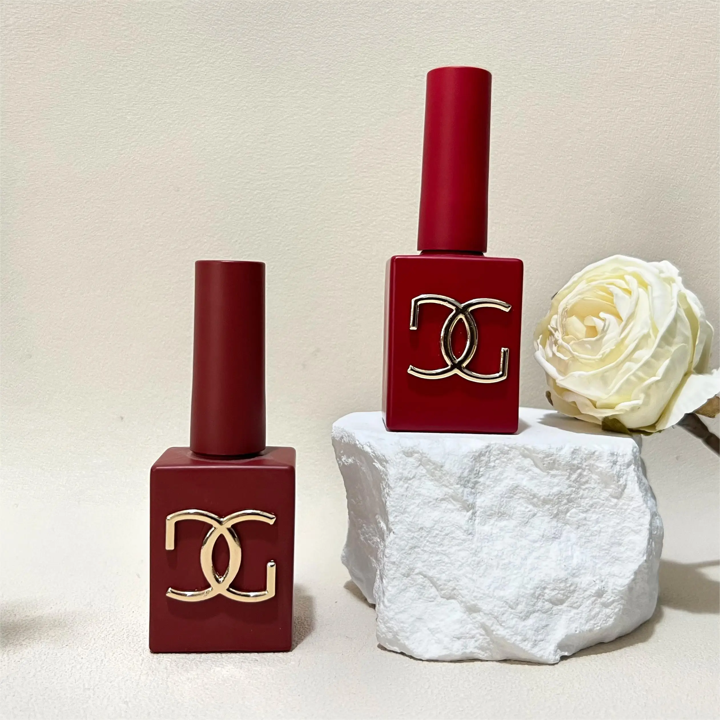 Factory custom made 10ml 15ml large empty uv gel nail polish glass bottle with metal logo