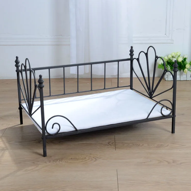 New Style Durable Structure Metal Craft Pet Bed With Cushion for Dogs and Cats