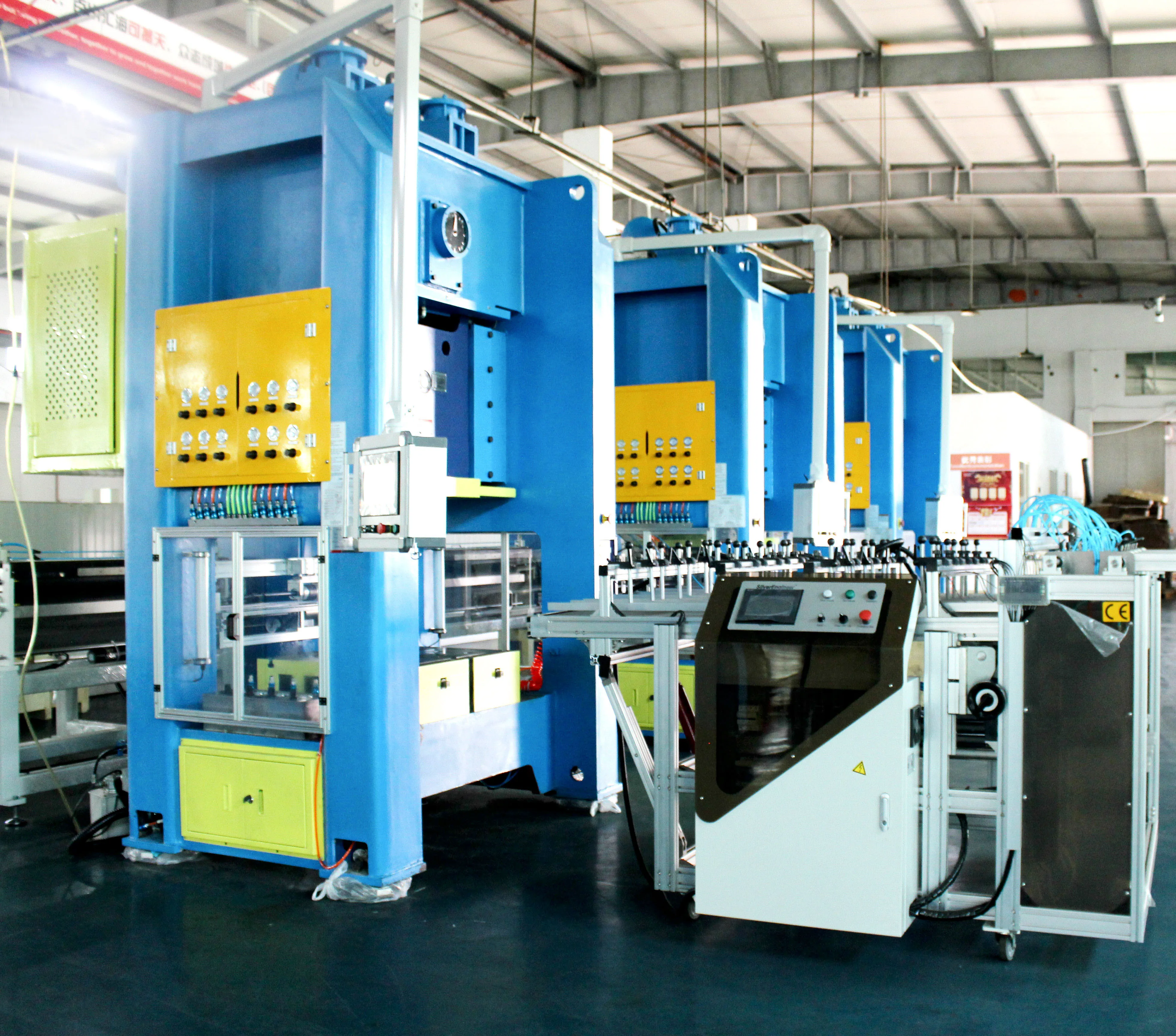 High speed multi - cavity mold aluminum foil container automatic punching machine