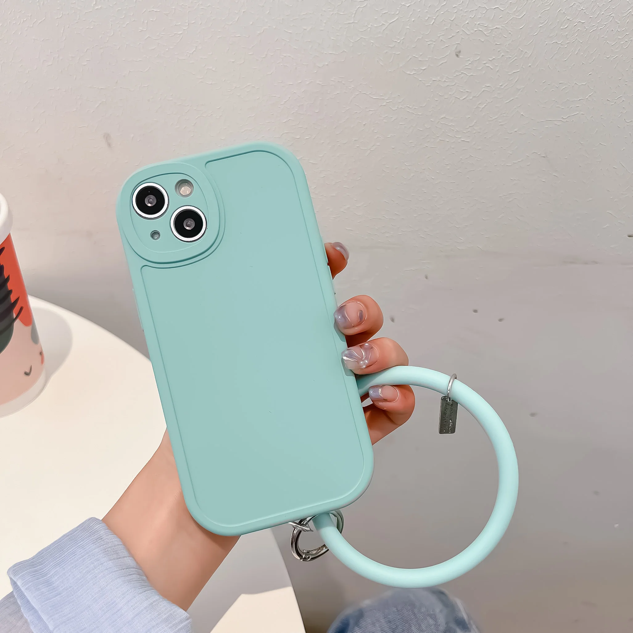 Tiktok trend phone protector creative Bracelet anti falling phone cover and anti losing bracelet phone case for iphone13