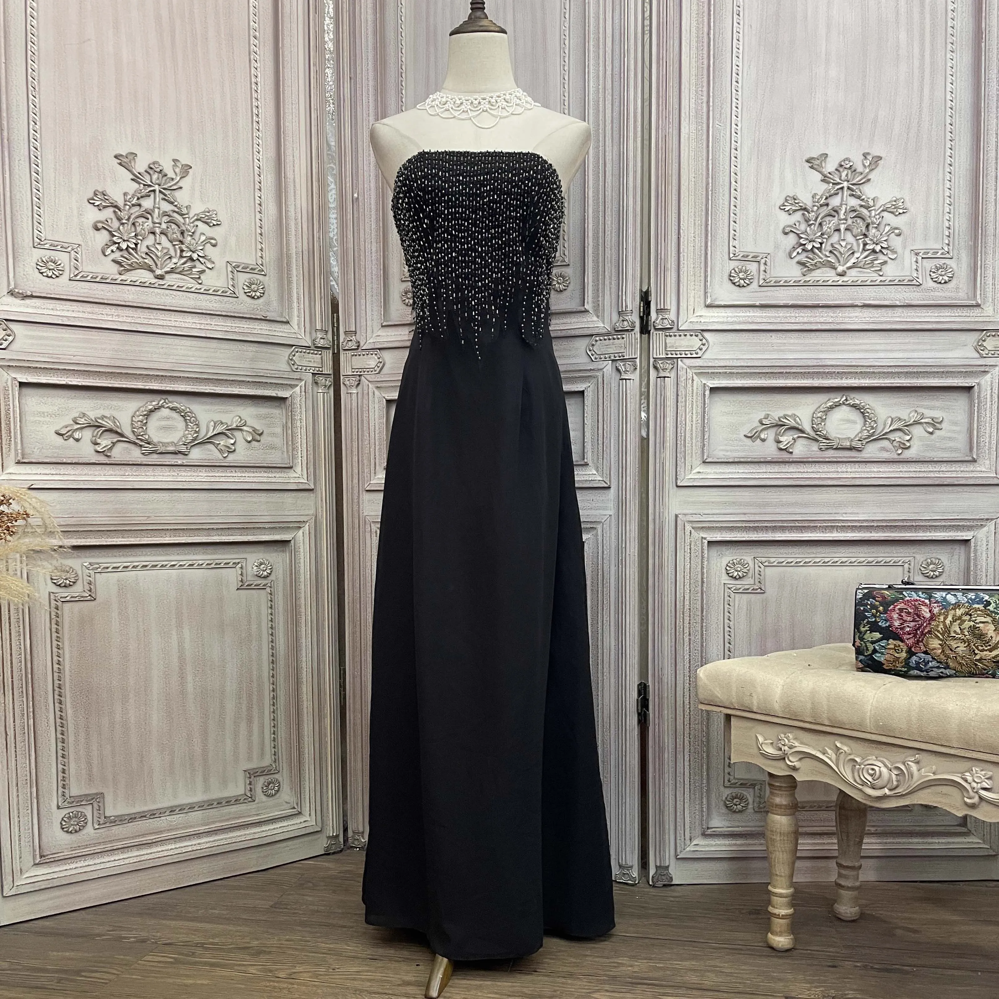 Black Elegant Sequins Embroidered Elegant Customized Long Evening Gowns