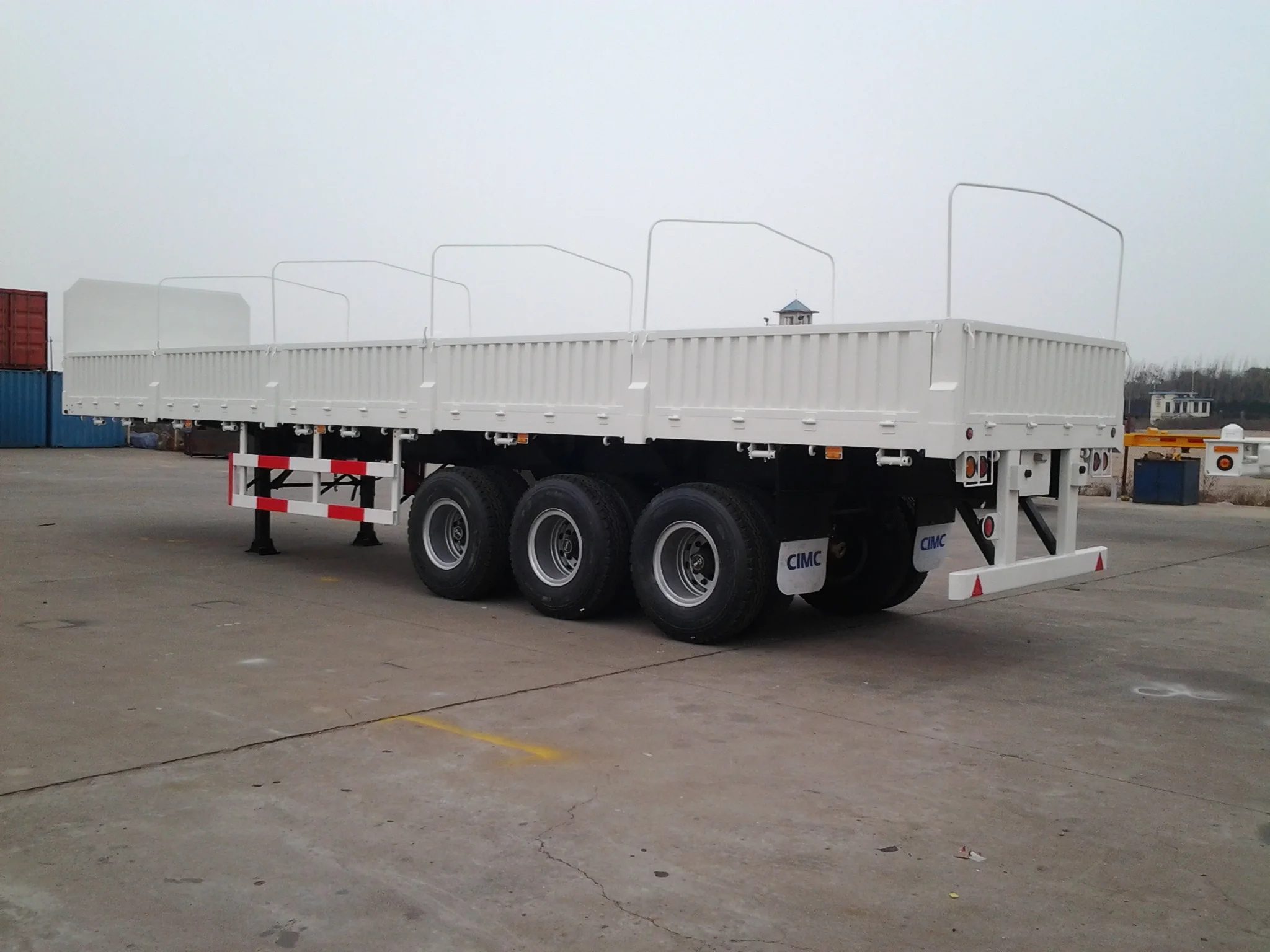 Factory Direct 40ft 3 Axles Flatbed Semi Trailer Side Wall Flatbed Trailer for Efficient Cargo Transportation