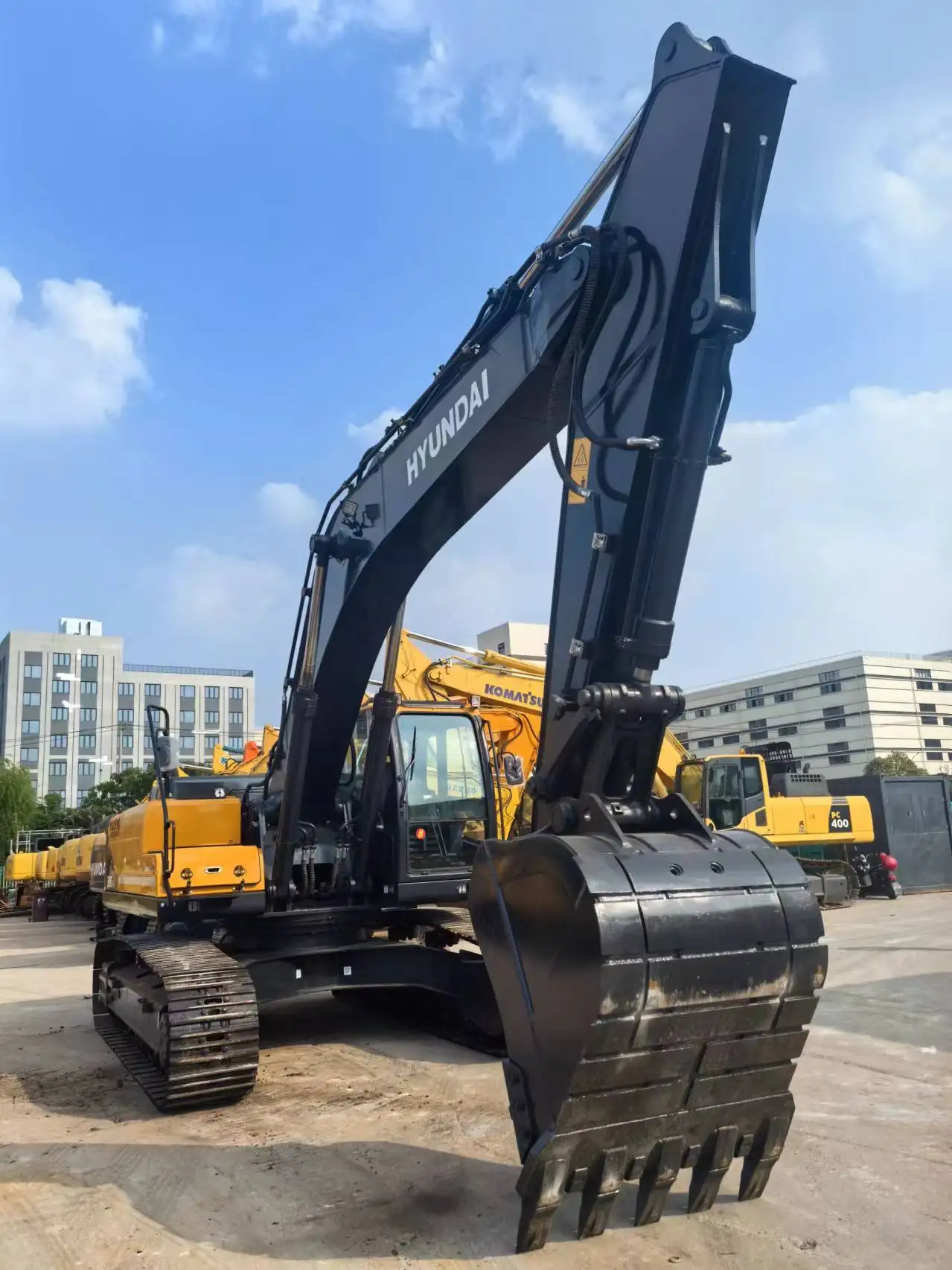 Used  Excavator Hyundai 300 Excavator Hot Sale In Shanghai