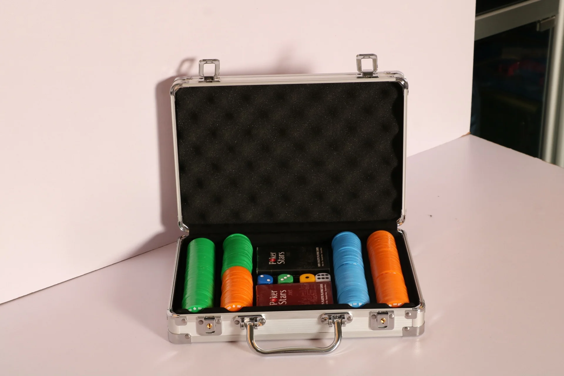 new arrival aluminum poker case chip case with customized sizes From Manufacturer Winxtan Foshan,Guangdong,China