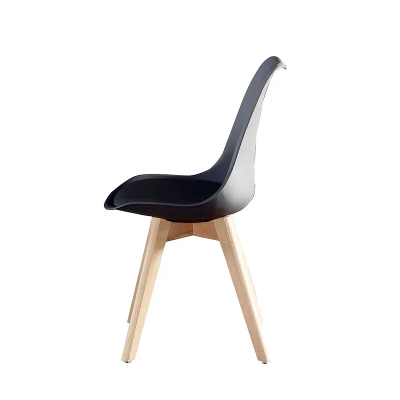 Стильные серые обеденные стулья с основанием из массива дуба