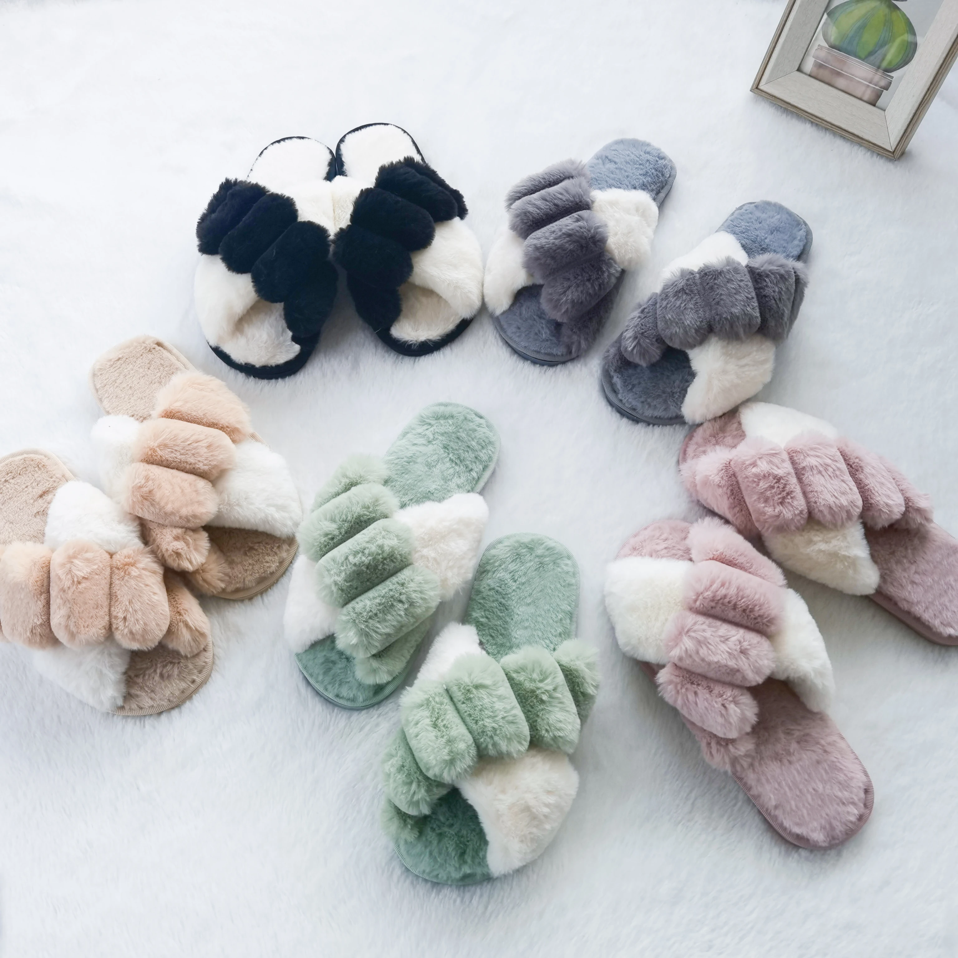 Hotel Fur Ladies Slippers and Sandals, Custom Designs Bed Women Slides Slippers